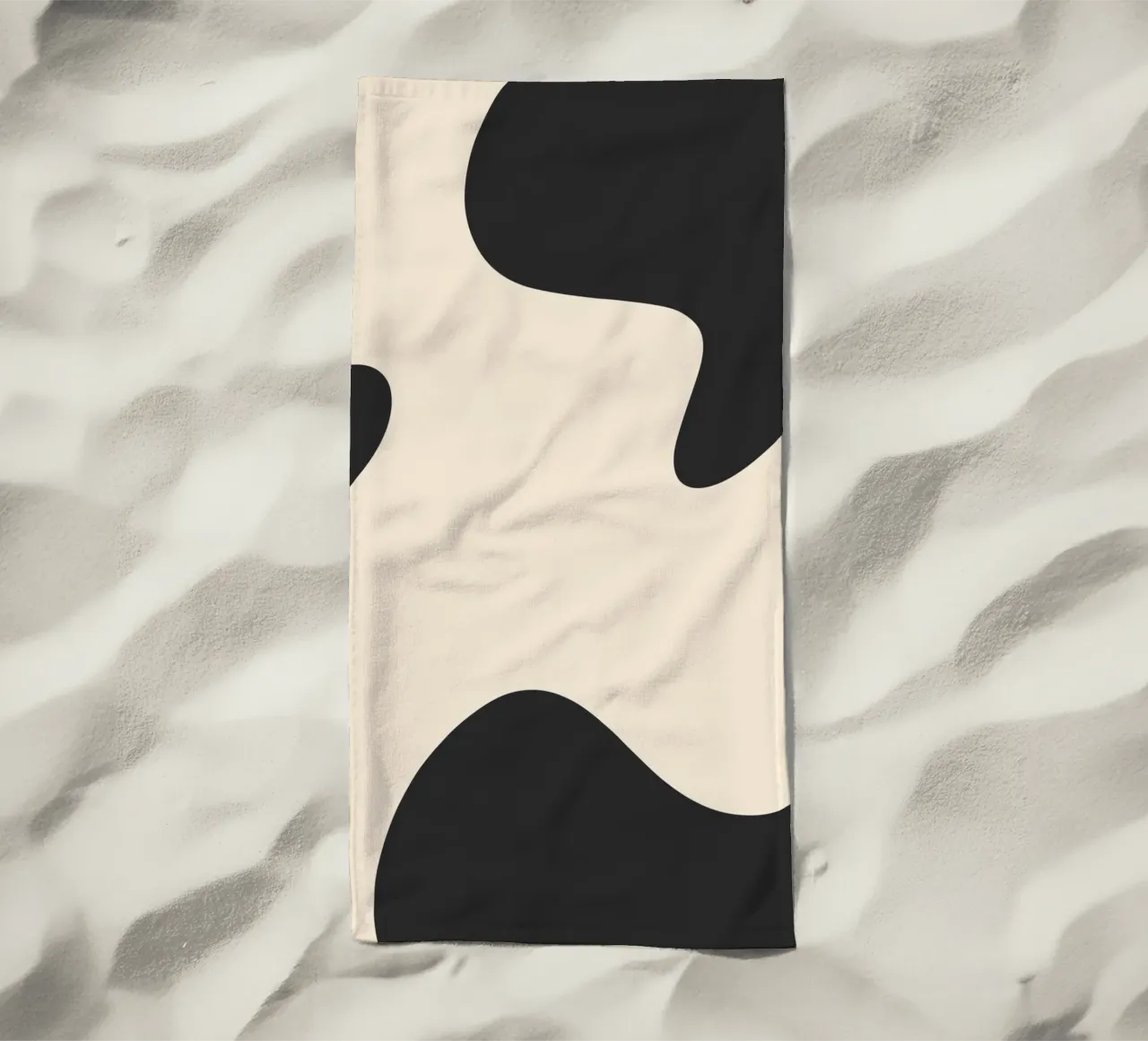 Taches abstraites - monochrome serviette de plage de Wackapacka