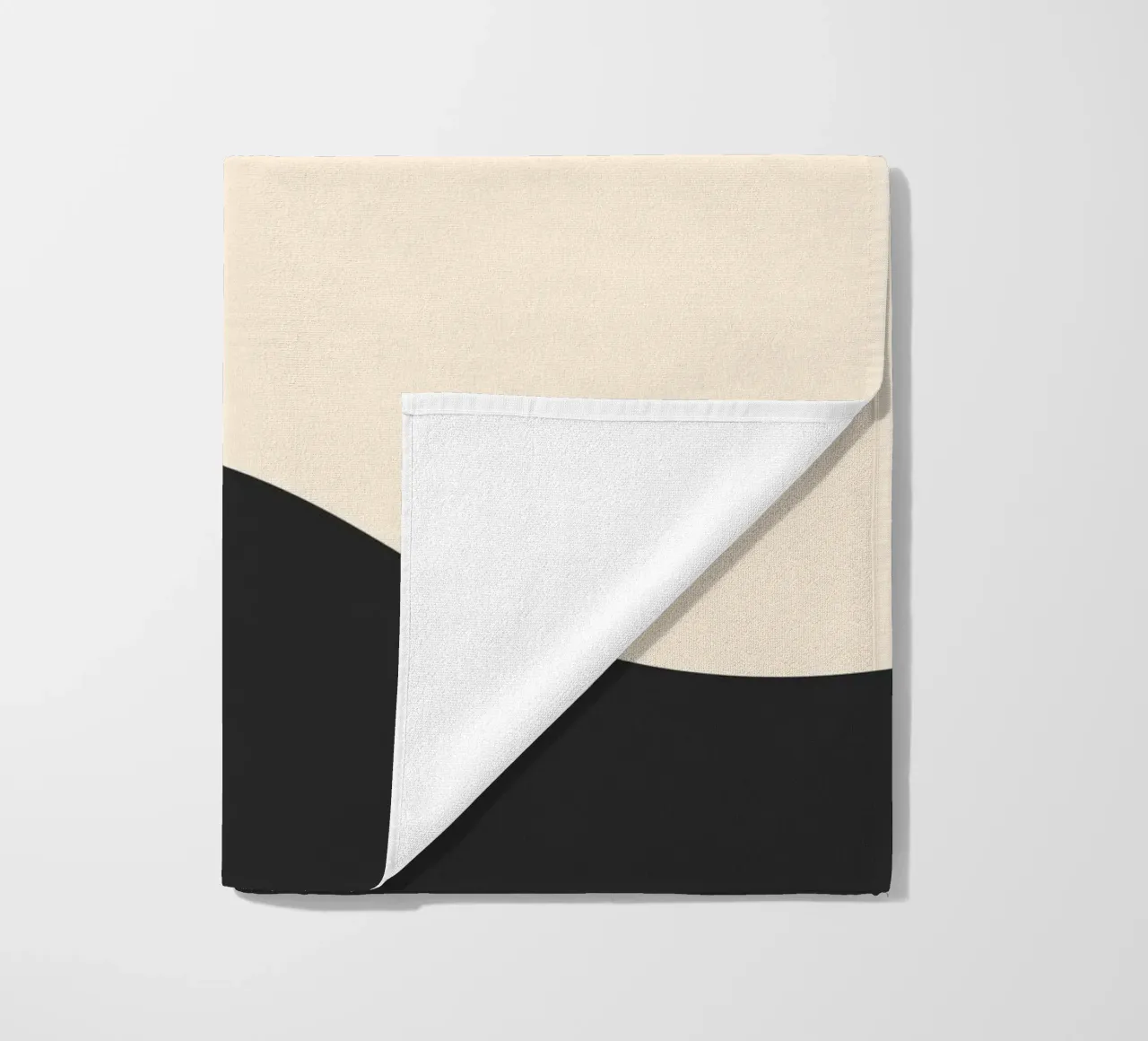 Abstracte klodders - monochroom strandhanddoek van Wackapacka