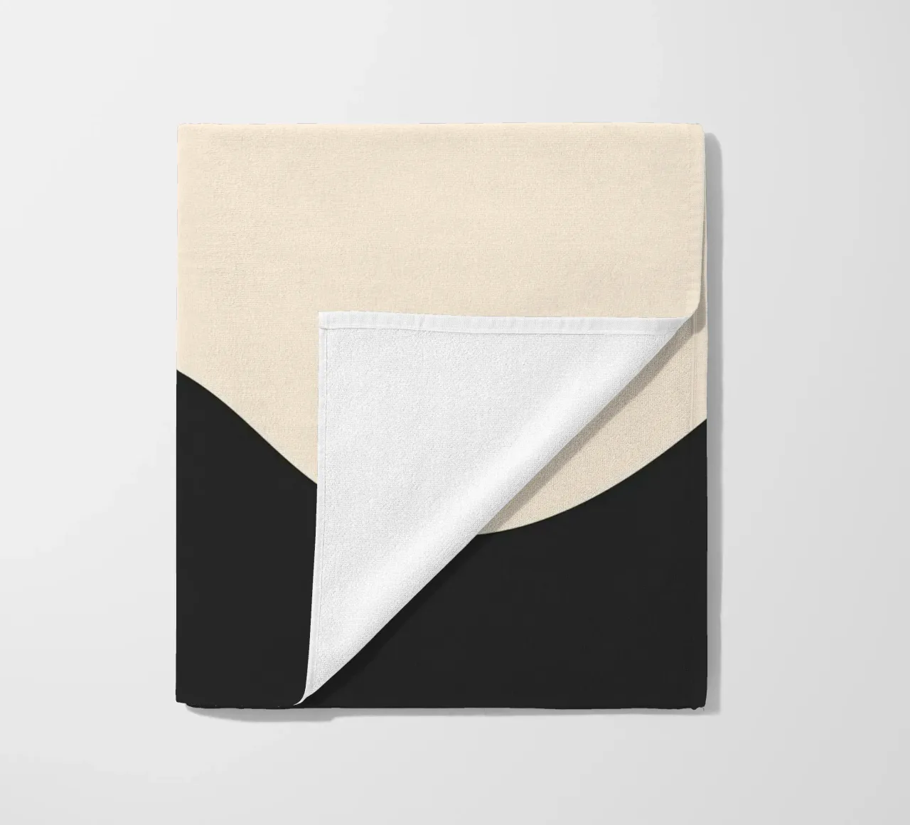 Taches abstraites - monochrome serviette de plage de Wackapacka