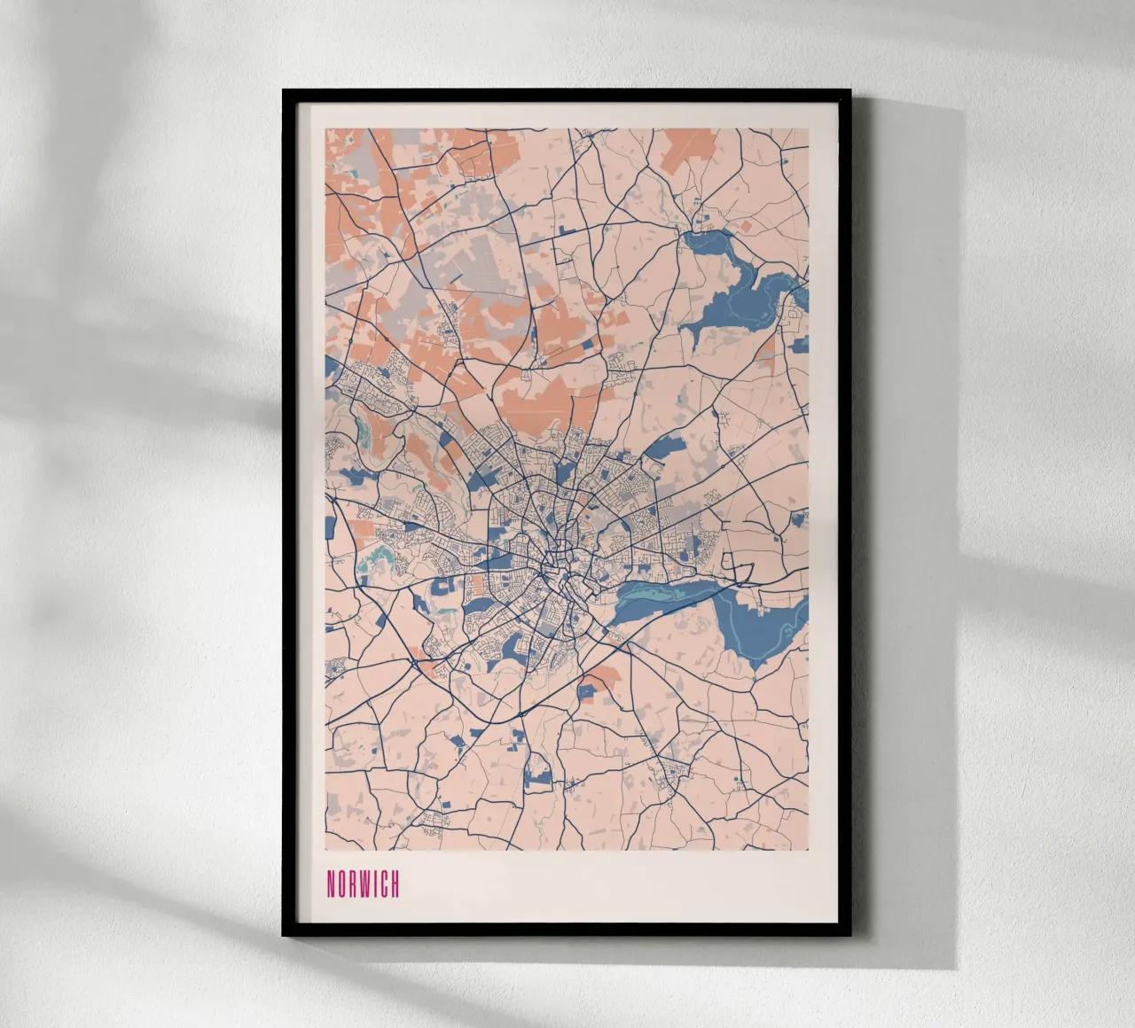 Norwich - Il cuore dell'Inghilterra orientale poster con telaio in legno da MOOODZART