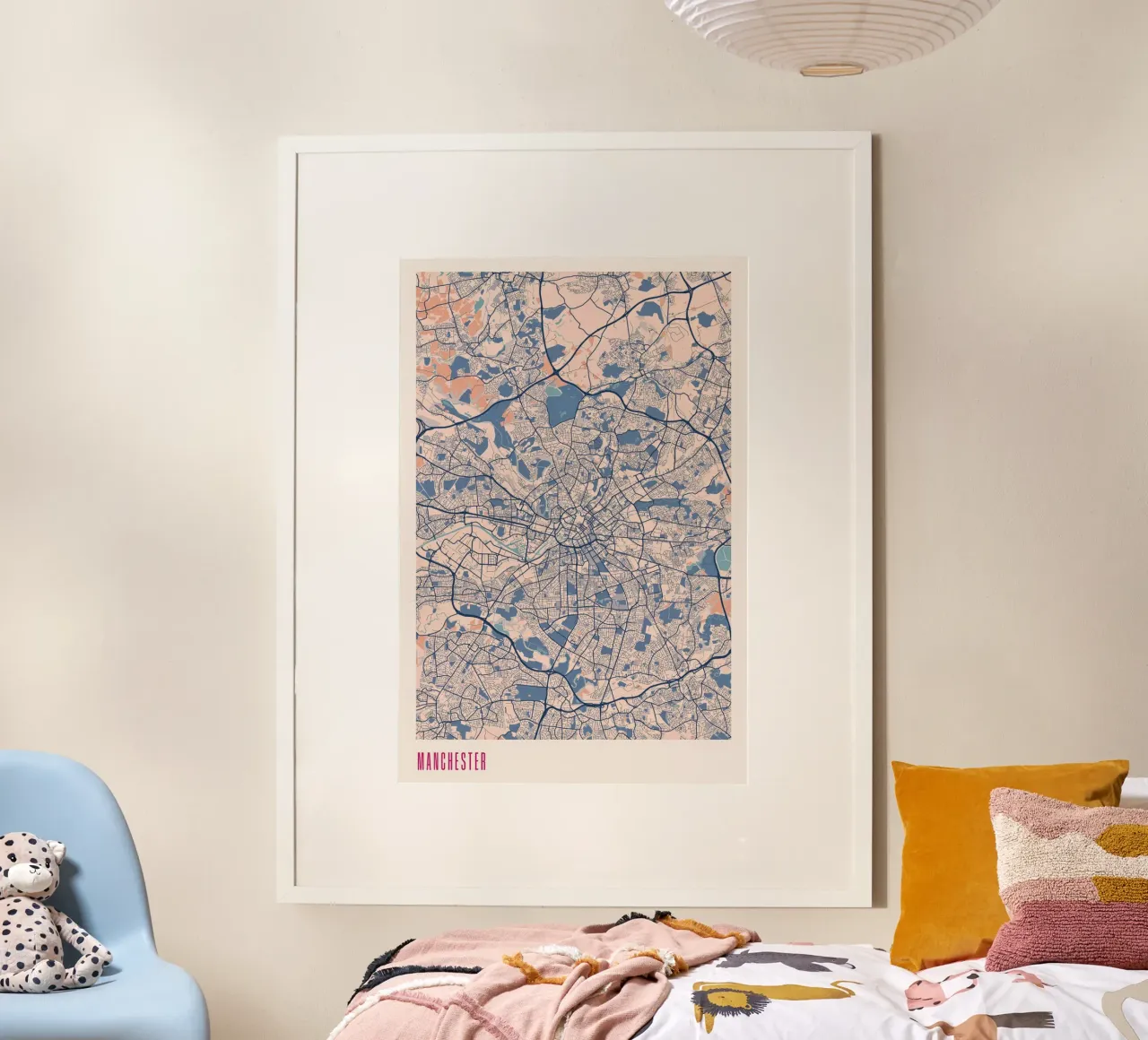 Manchester in blu poster con telaio in alluminio da MOOODZART