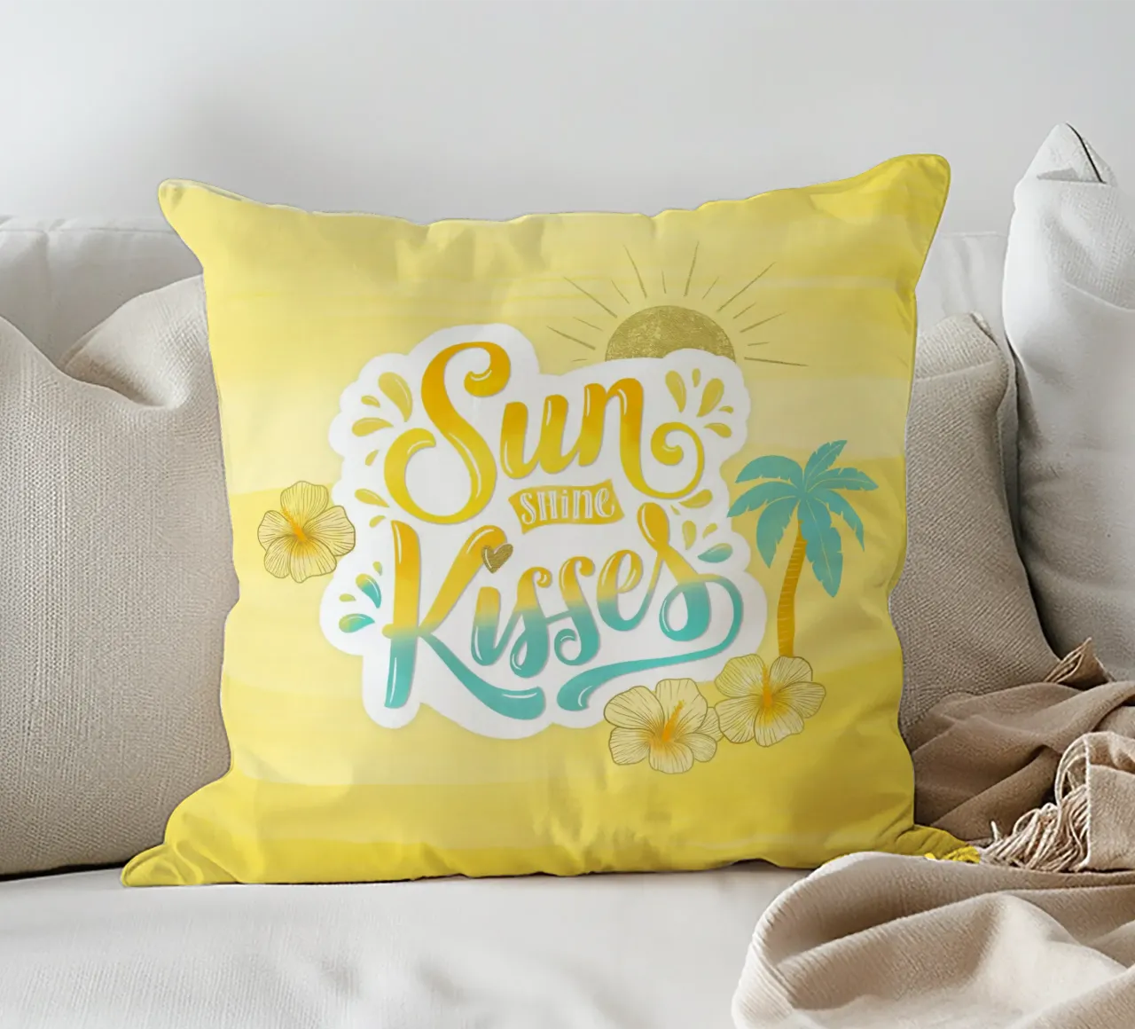 Sunshine Kisses. Summer, Palm Trees and Good Vibes. cojín de CalliLetters
