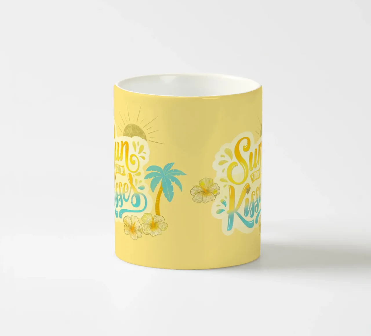 Sunshine Kisses. Summer, Palm Trees and Good Vibes. tazza in ceramica da CalliLetters