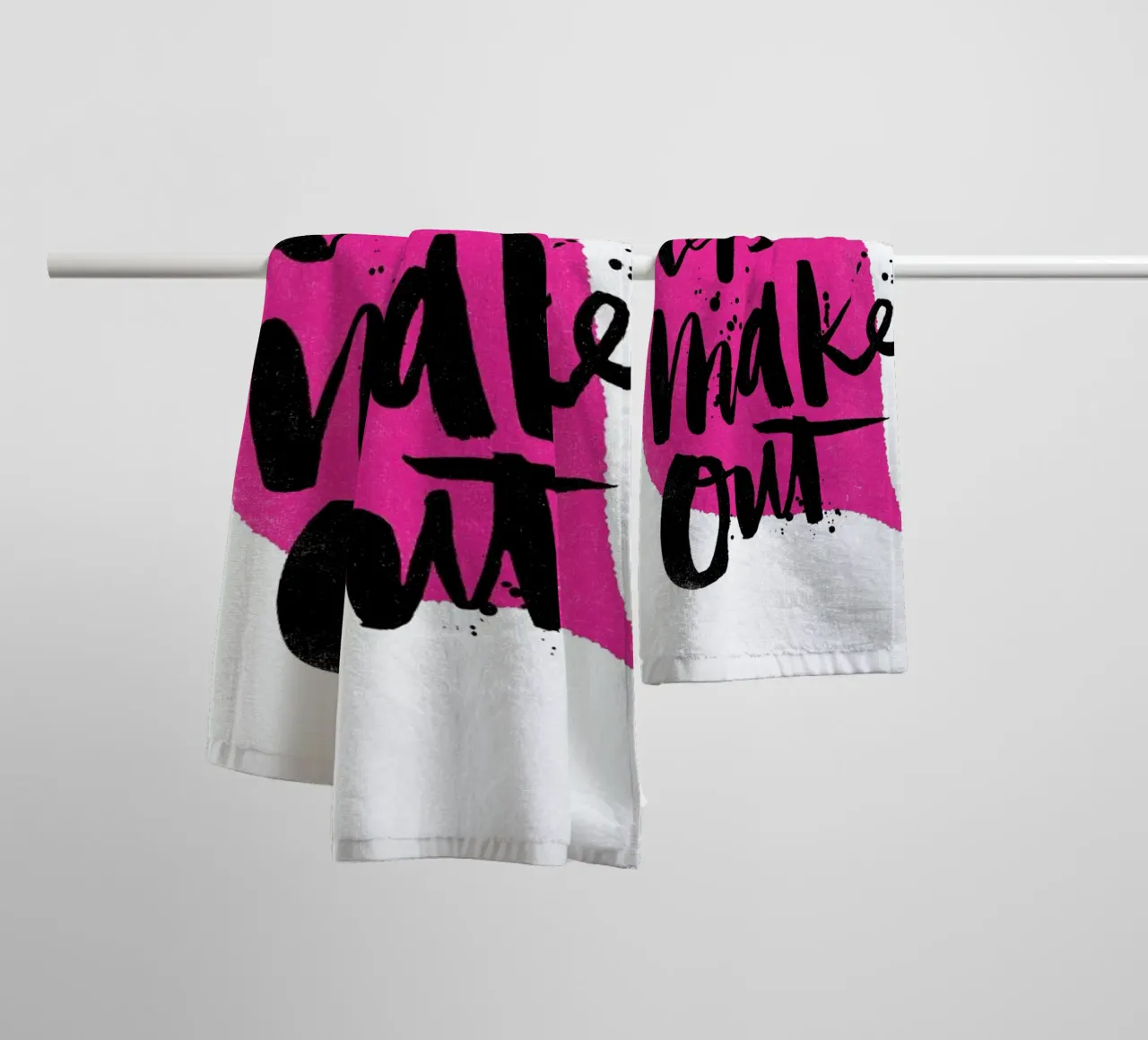 Let's Make Out asciugamano da bagno da Matthew Taylor Wilson