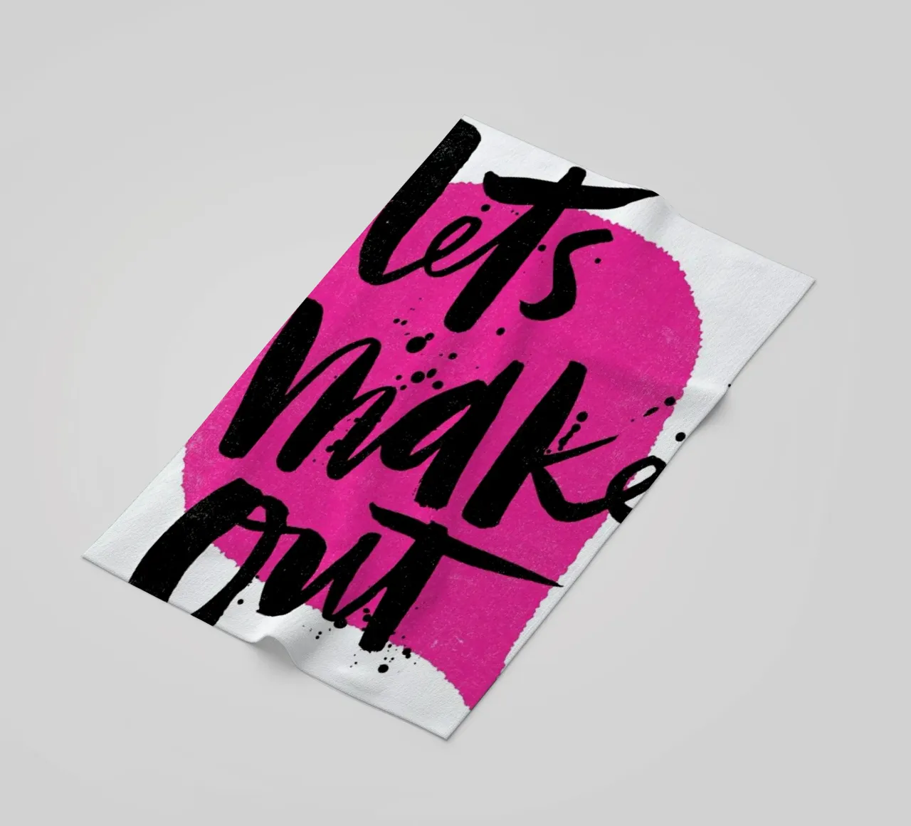 Let's Make Out toalla de playa de Matthew Taylor Wilson