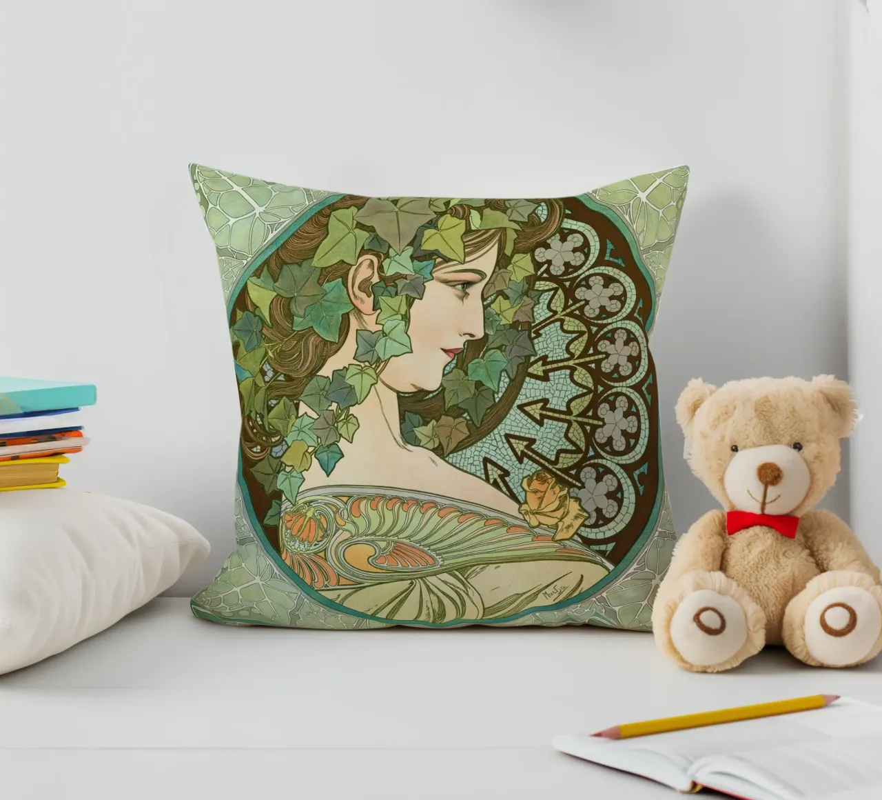 Alphonse Mucha - Edera cuscino da Timeless Artworks