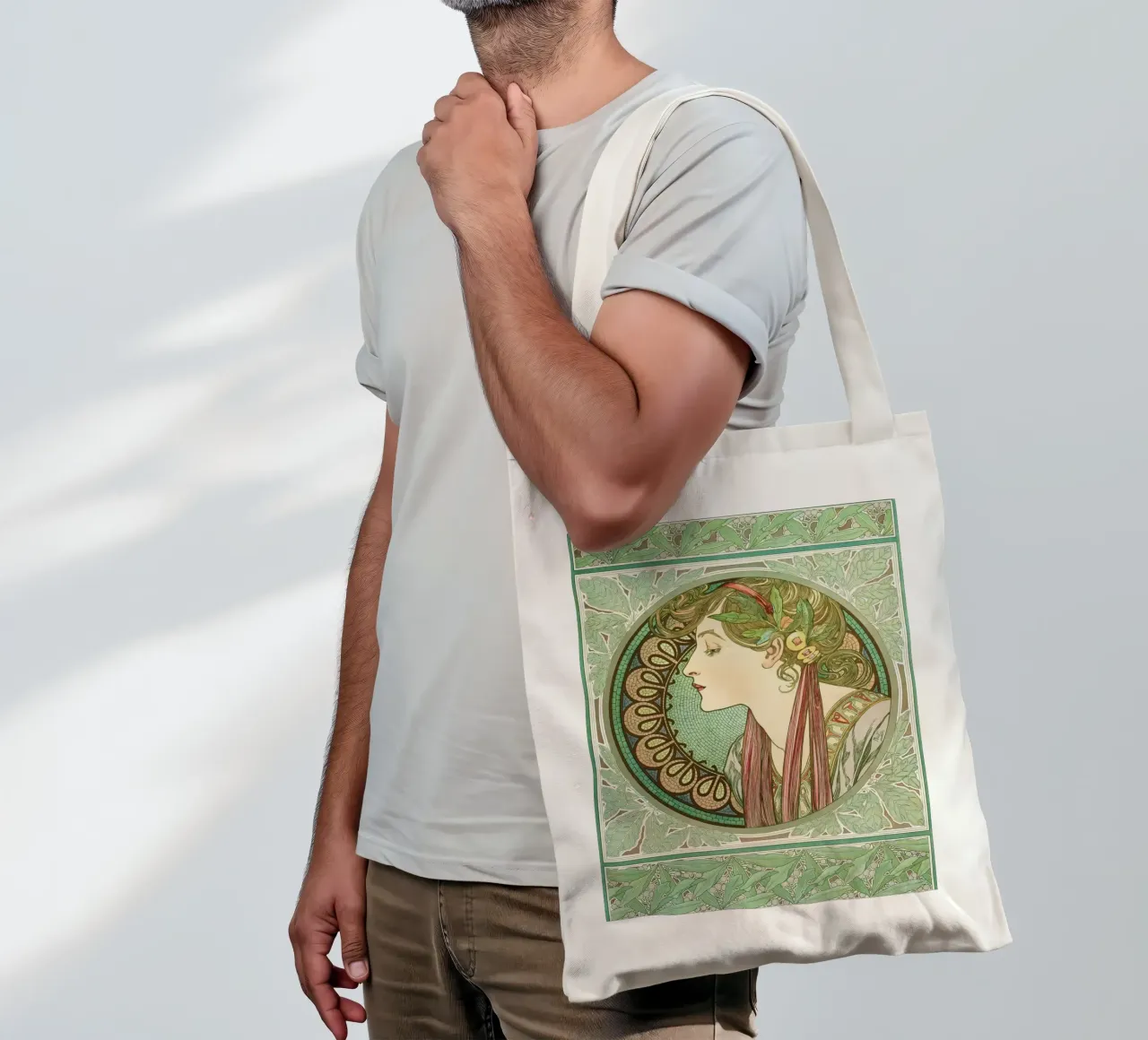 Alphonse Mucha - Alloro borsa in juta da Timeless Artworks