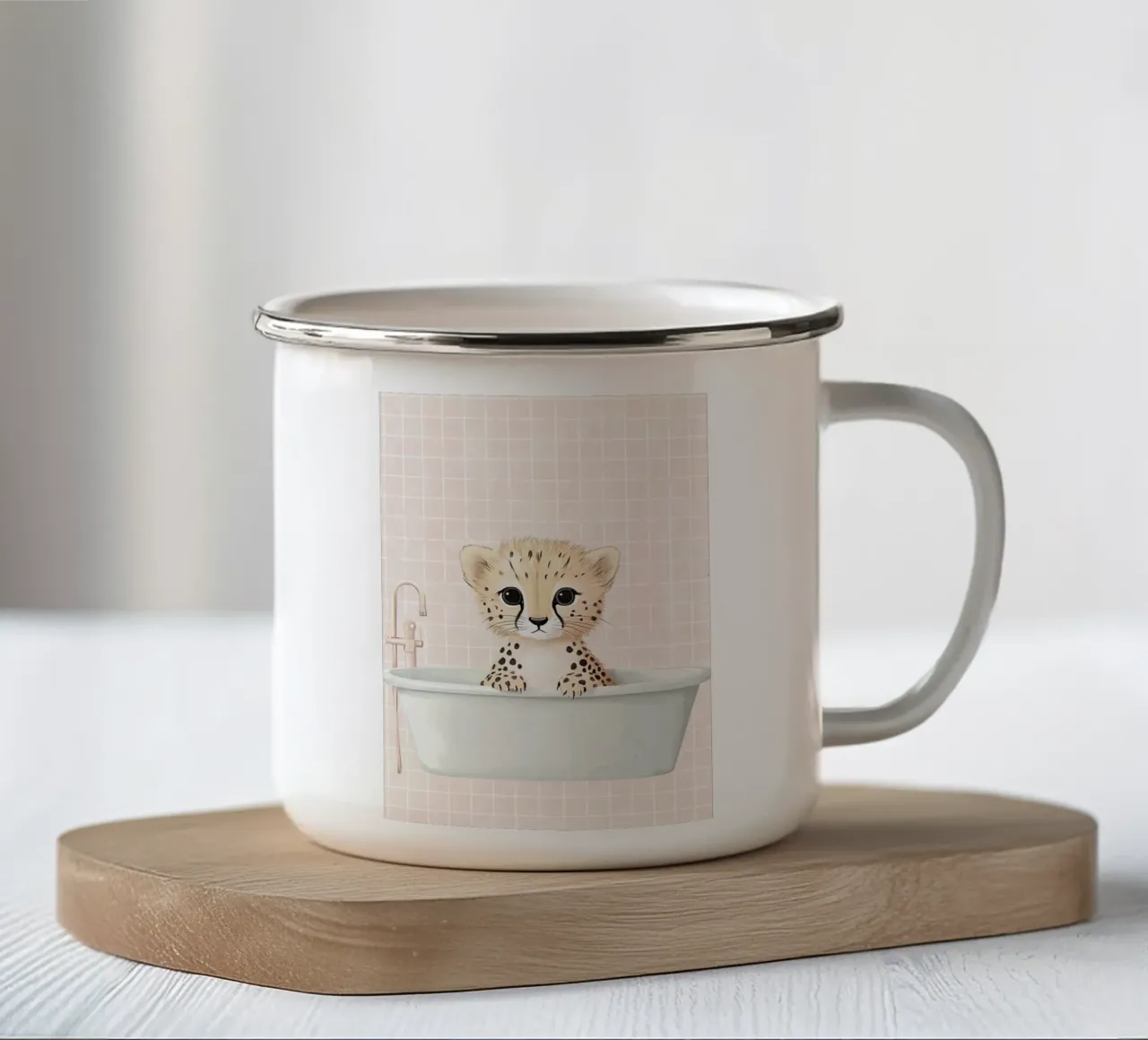 Leeuwenwelpje in bad, schattige kinderkunst, dierenkinderkamer emaille mok van Little Lola