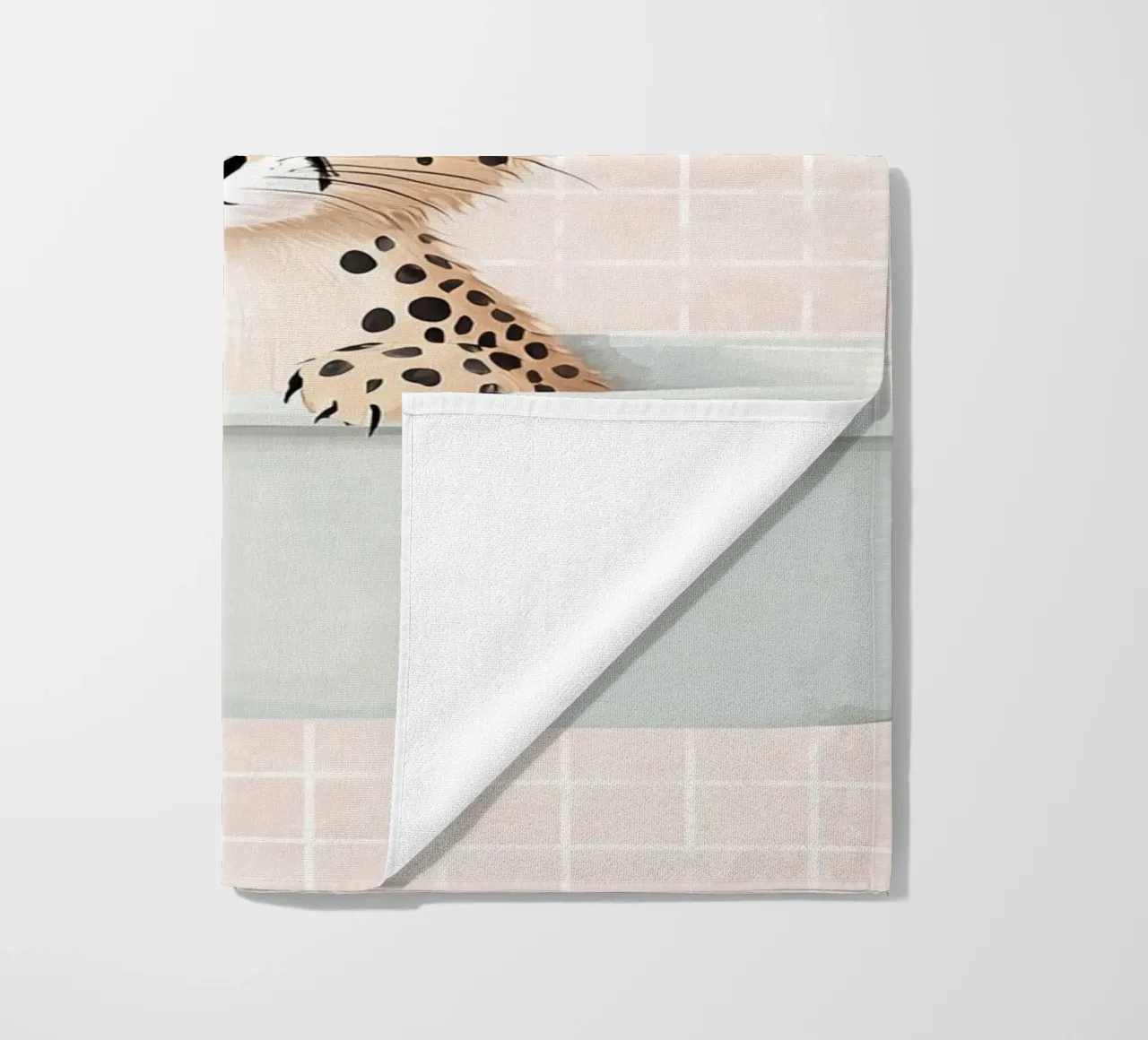 Leeuwenwelpje in bad, schattige kinderkunst, dierenkinderkamer strandhanddoek van Little Lola