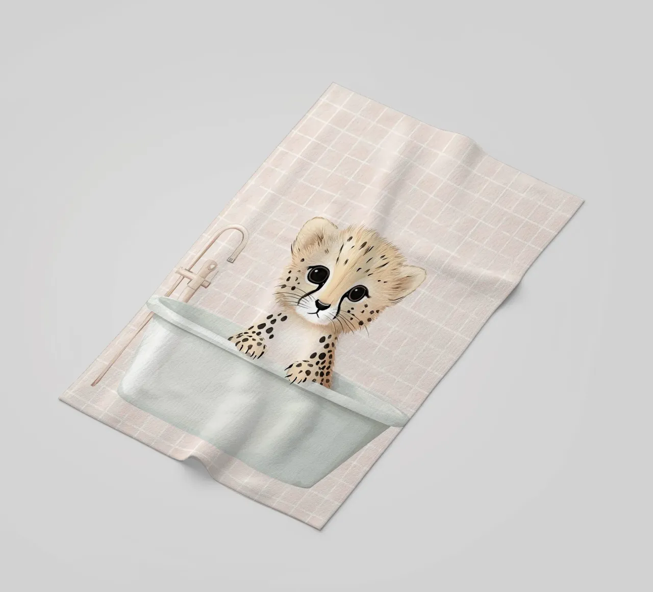 Leeuwenwelpje in bad, schattige kinderkunst, dierenkinderkamer strandhanddoek van Little Lola