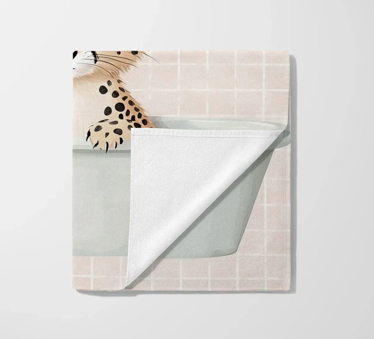 Leeuwenwelpje in bad, schattige kinderkunst, dierenkinderkamer strandhanddoek van Little Lola