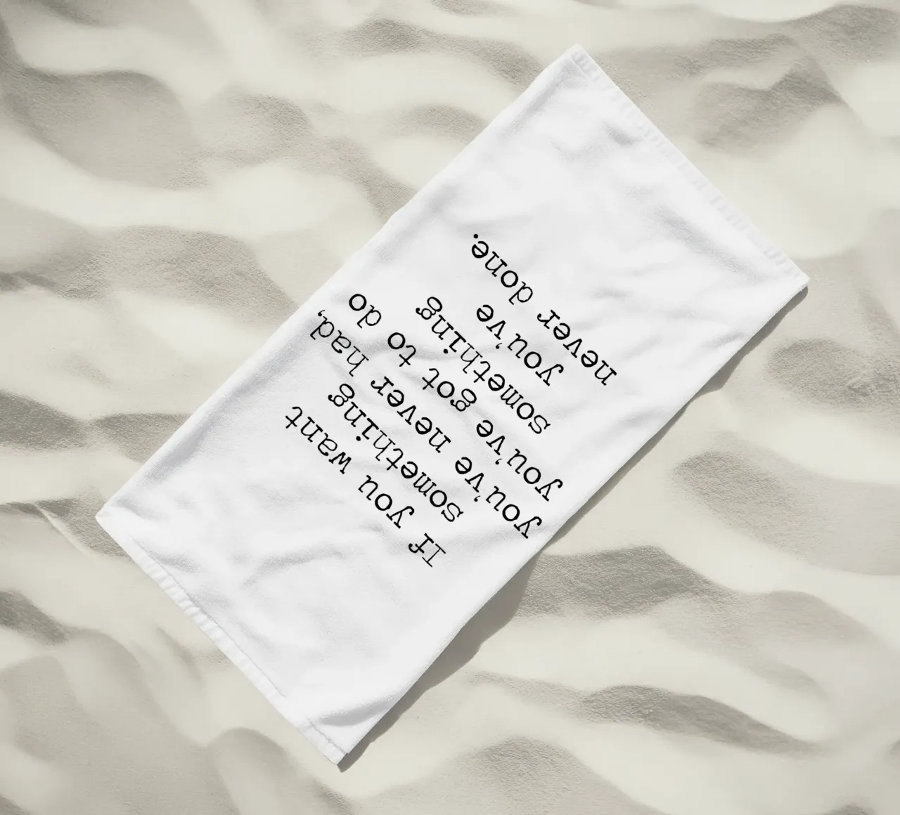 Quieres algo que nunca has tenido Haz algo que nunca has hecho toalla de playa de Summer Soul Co. - Quotes