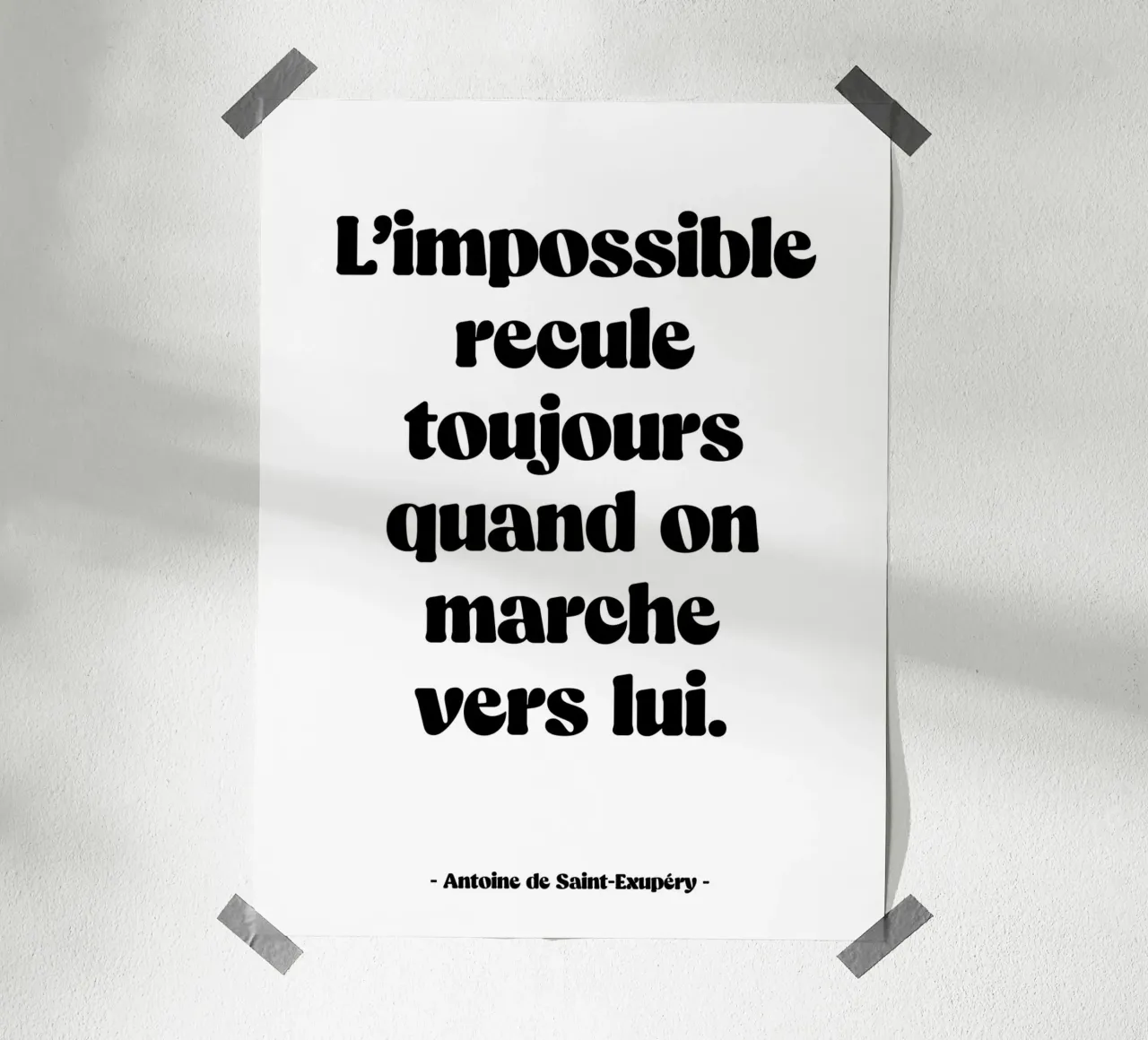 Citation "L'impossible recule toujours" poster avec cadre en plastique de Wall of Words
