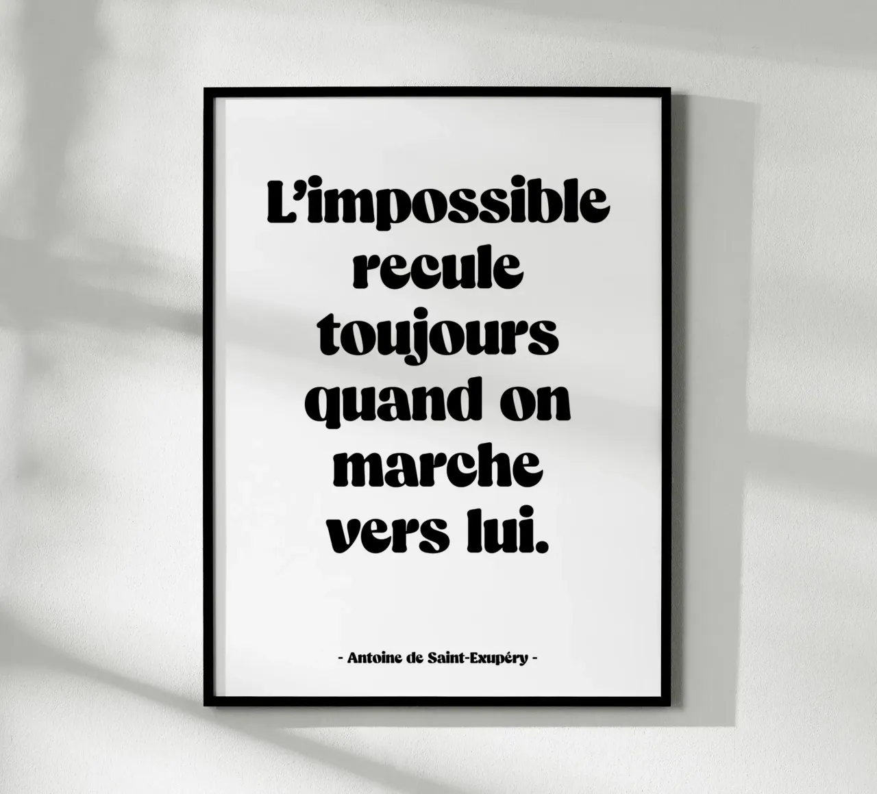 Citation "L'impossible recule toujours" poster avec cadre en plastique de Wall of Words