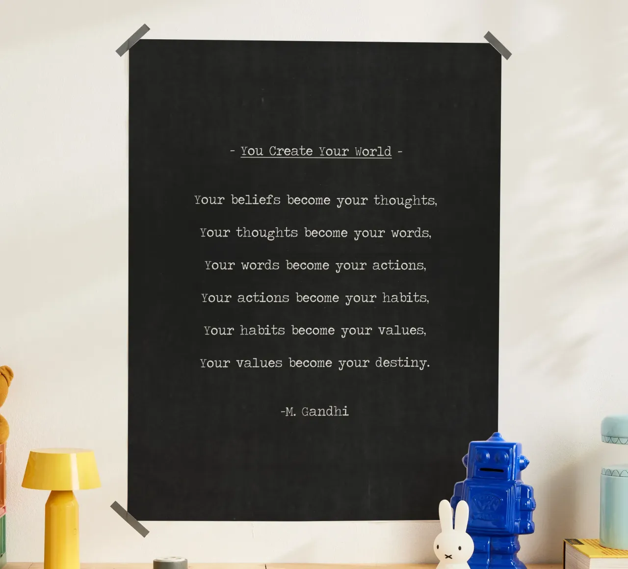 Tu crei il tuo mondo Gandhi "le tue convinzioni diventano" Citazione poster con telaio in plastica da Summer Soul Co. - Quotes