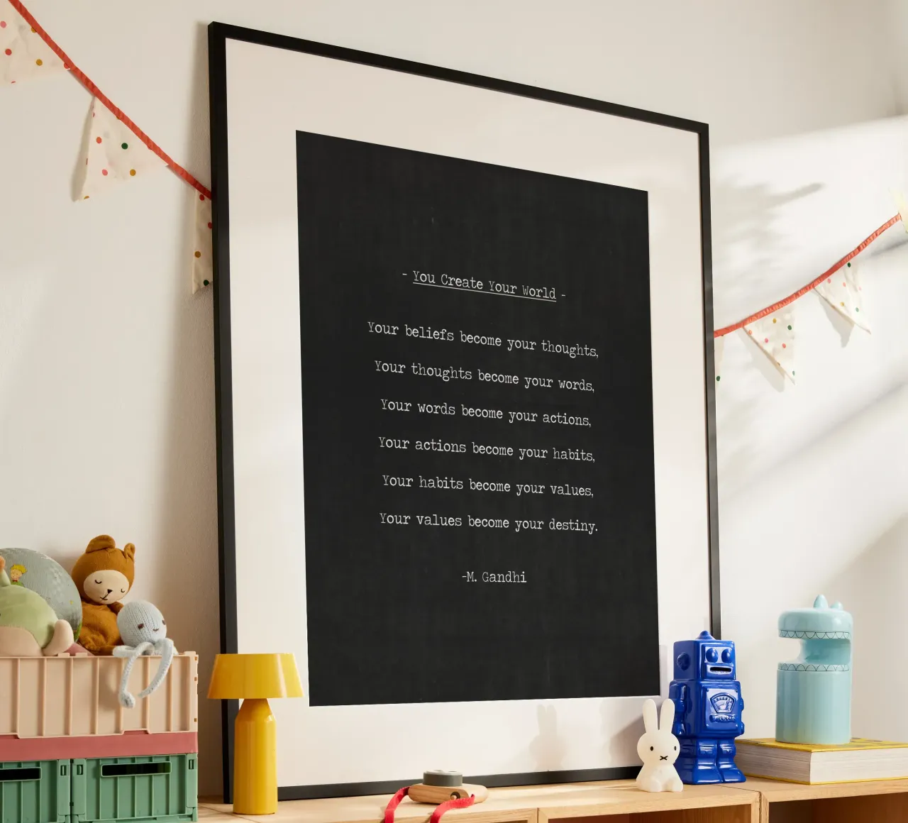 Tu crei il tuo mondo Gandhi "le tue convinzioni diventano" Citazione poster con telaio in plastica da Summer Soul Co. - Quotes