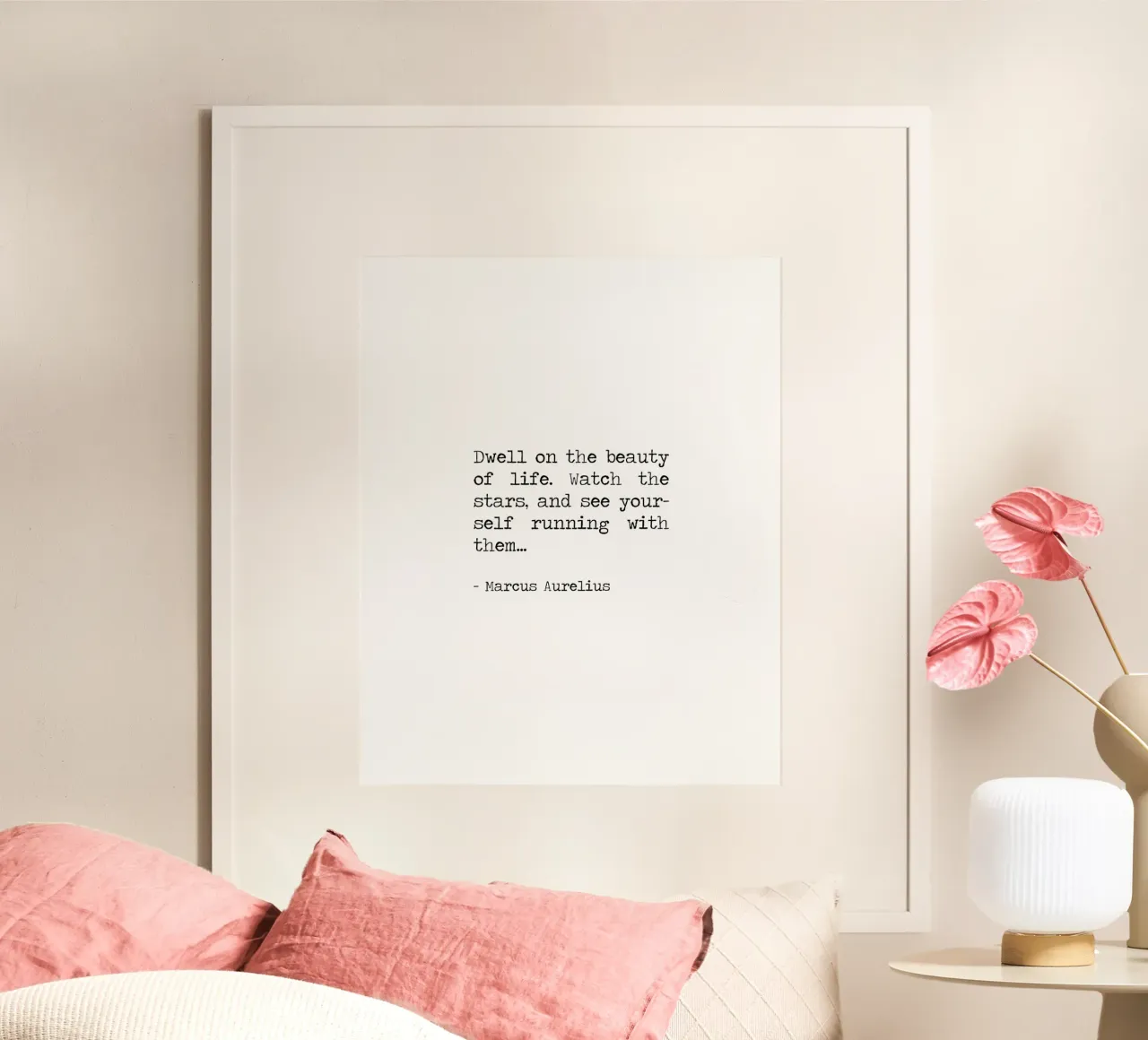 Soffermarsi sulla bellezza della vita Marco Aurelio citazione filosofica poster con telaio in plastica da Summer Soul Co. - Quotes