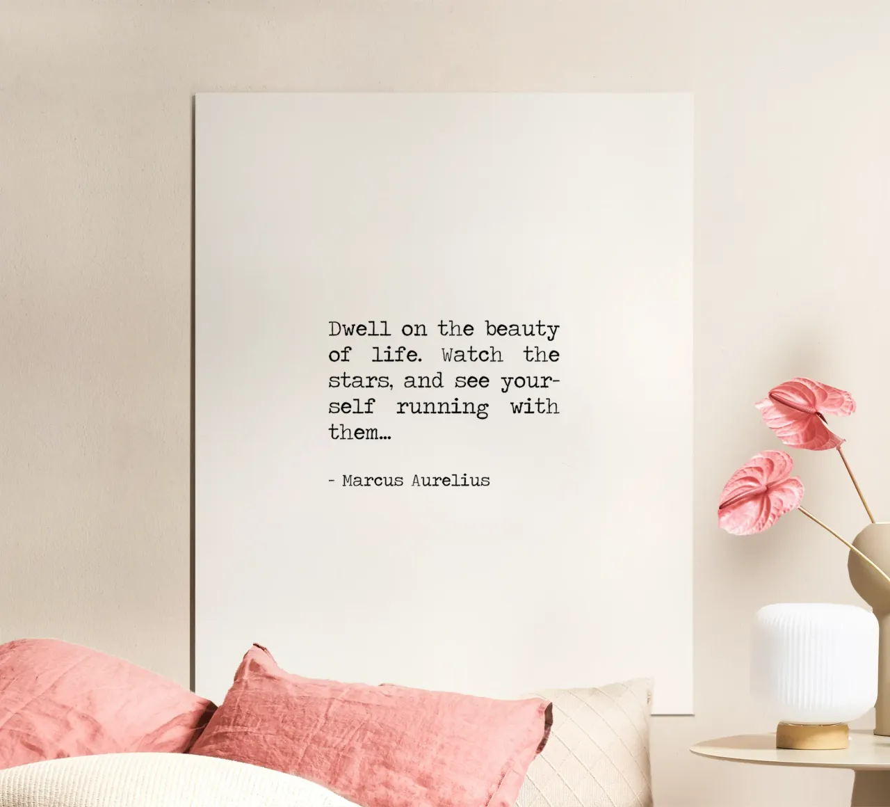 Soffermarsi sulla bellezza della vita Marco Aurelio citazione filosofica poster con telaio in plastica da Summer Soul Co. - Quotes