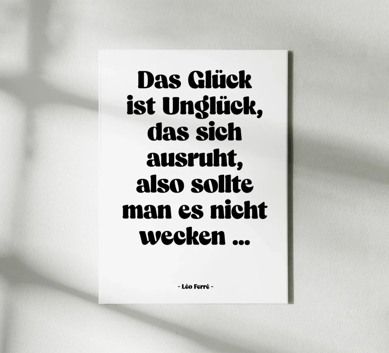 Citation "Das Glück ist Unglück, das sich ausruht" Leinwand mit Schattenfugenrahmen von Wall of Words