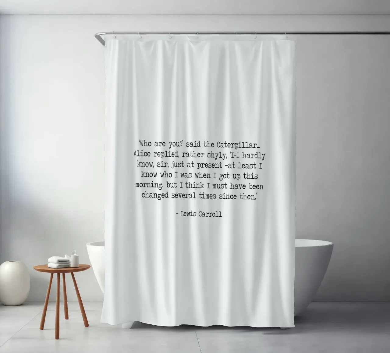 Wer bin ich Raupe Alice im Wunderland Lewis Carroll Zitat Duschvorhang von Summer Soul Co. - Quotes