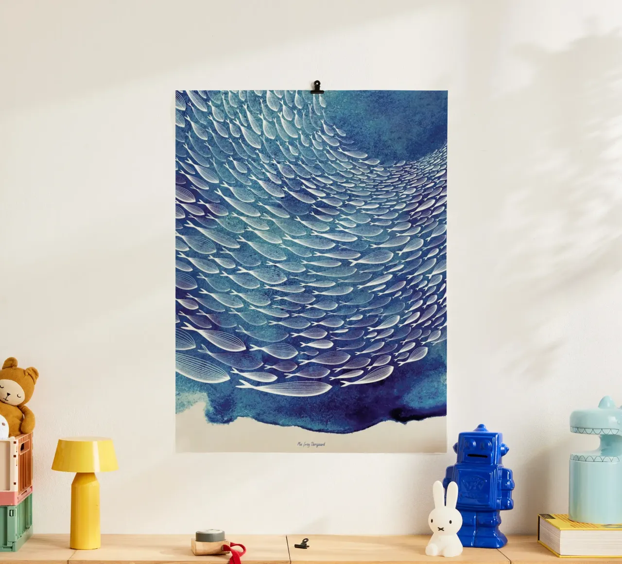 Fish Shoal poster con telaio in plastica da Mie Frey Damgaard