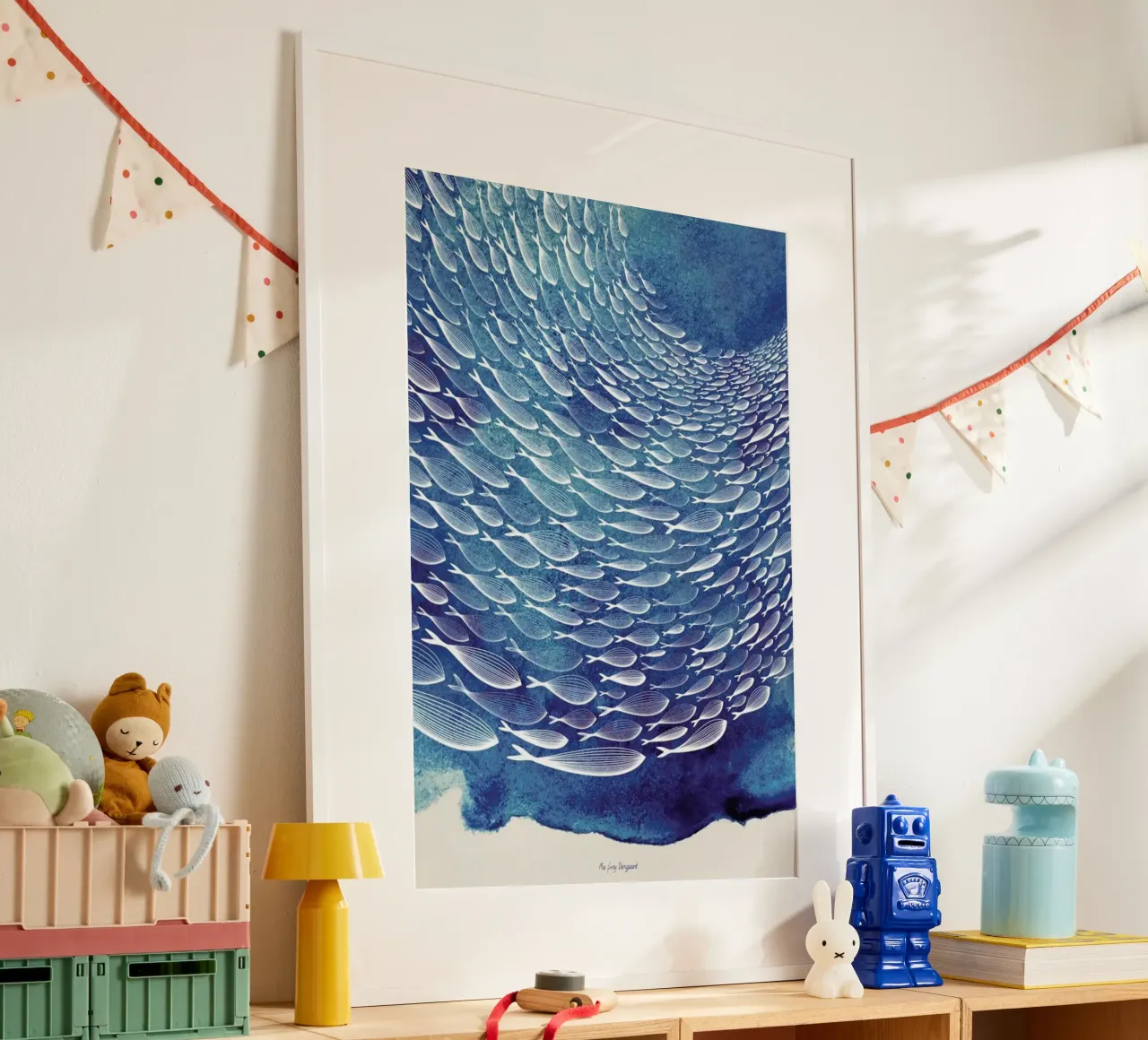 Fish Shoal poster con telaio in plastica da Mie Frey Damgaard