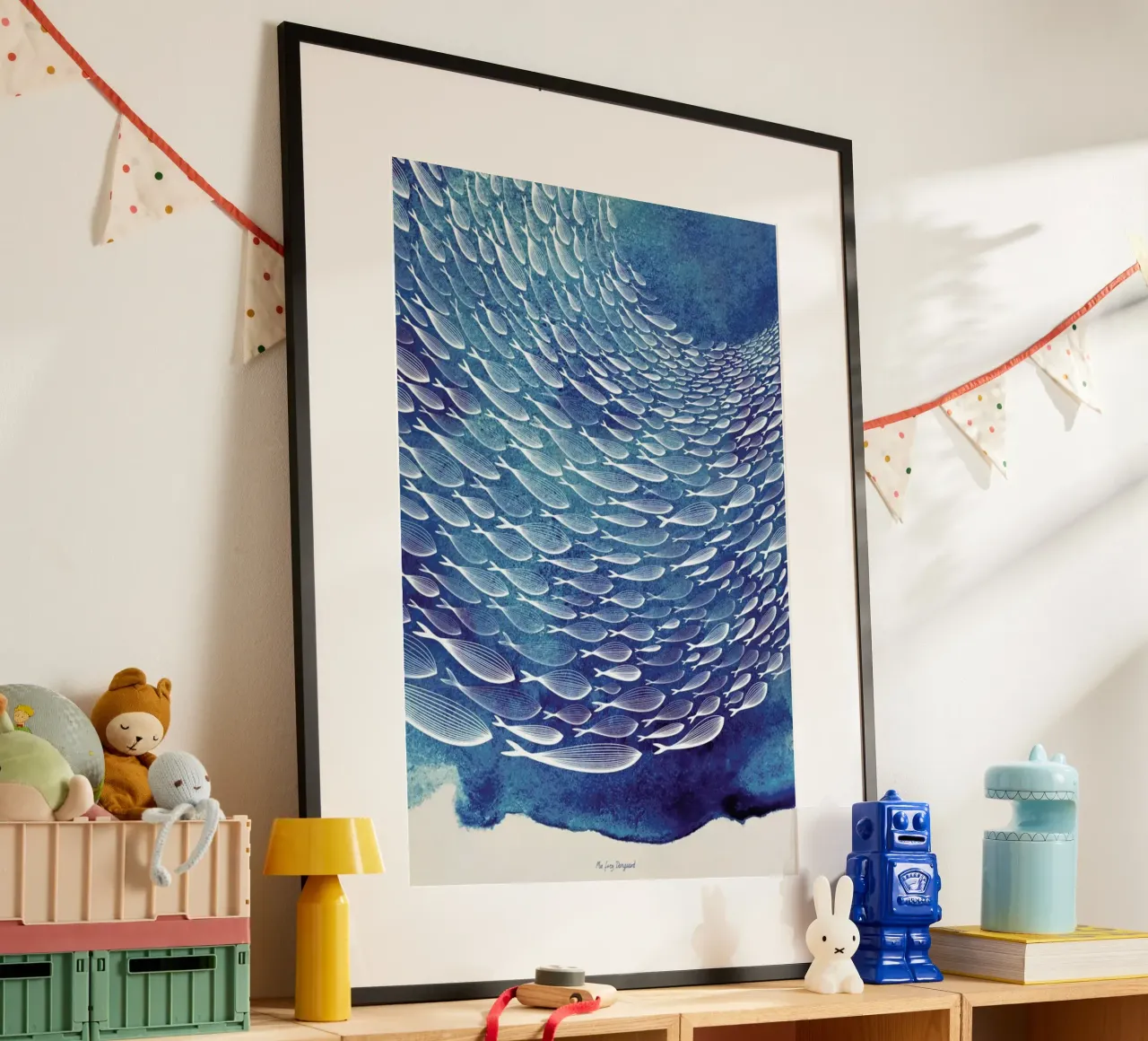 Fish Shoal poster con telaio in plastica da Mie Frey Damgaard