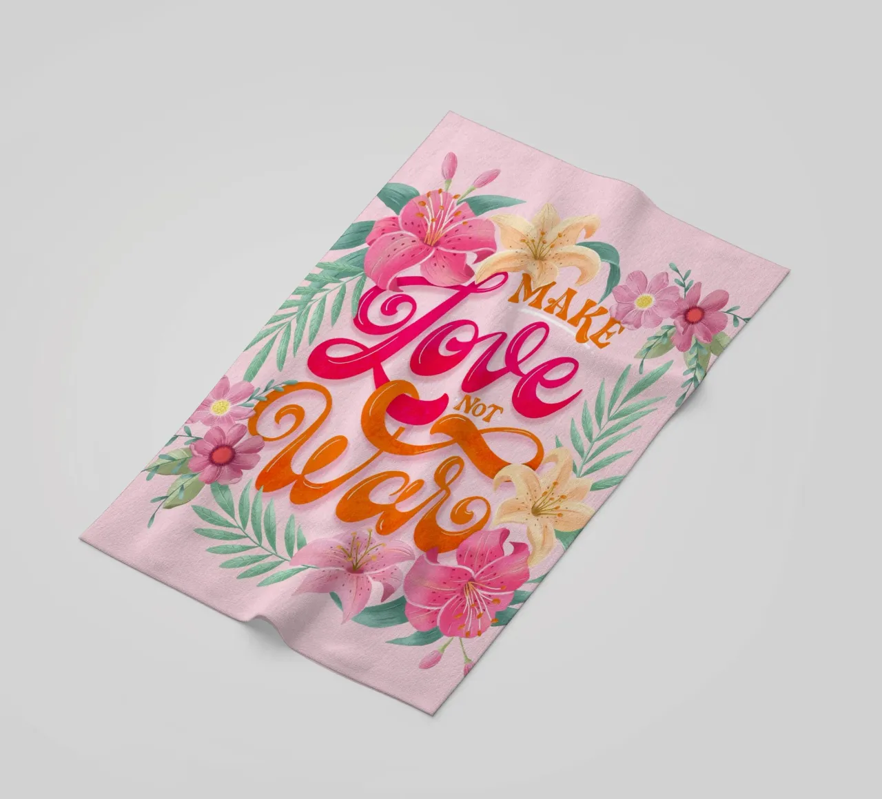 Fate l'amore. Non la guerra. Citazione positiva con fiori in rosa. telo mare da CalliLetters