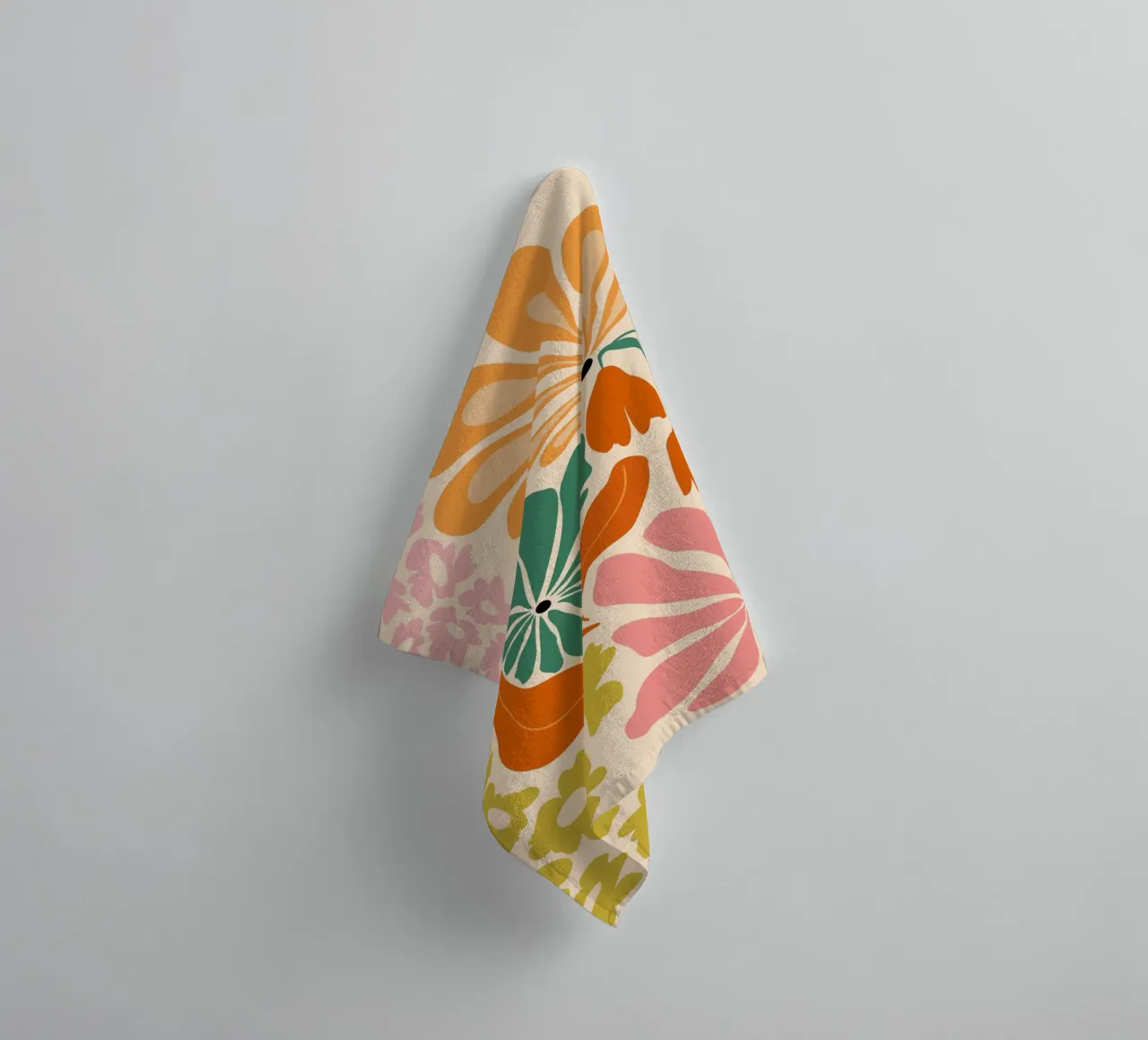 Beatitudine in fiore asciugamano da bagno da Miho Art Studio