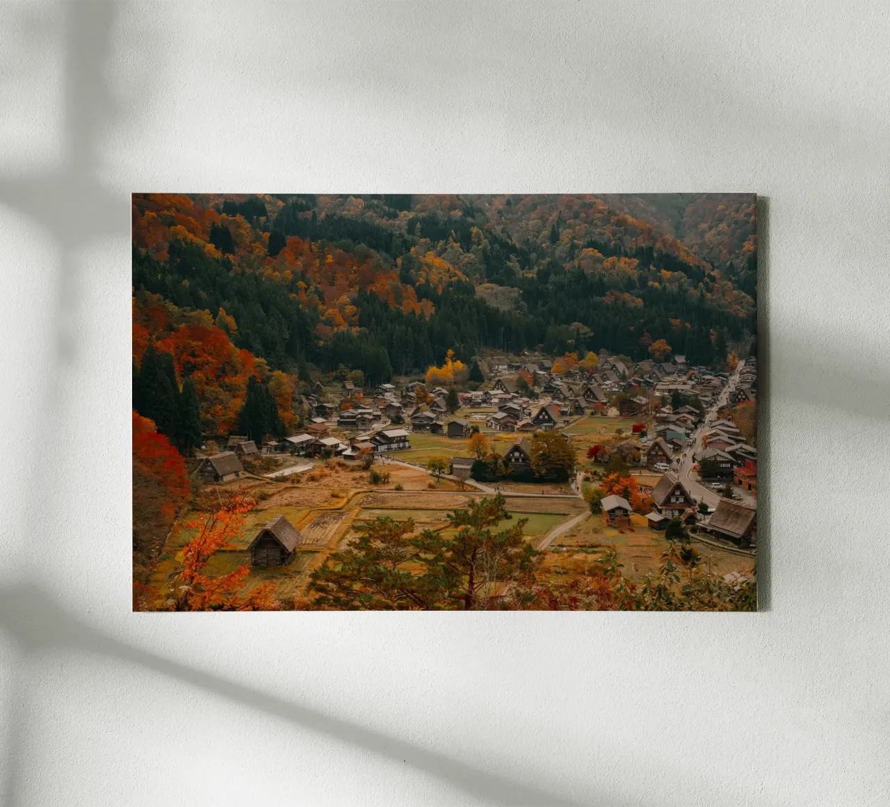 Japans boerendorp in de herfst - Shirakawa-go canvas met Baklijst van Marcel Bisig