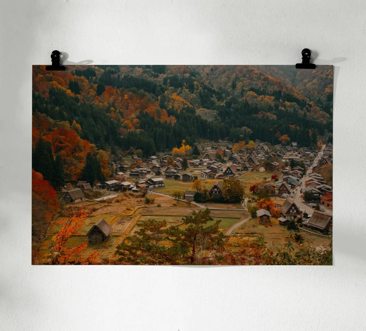 Villaggio agricolo giapponese in autunno - Shirakawa-go carta hahnemühle da Marcel Bisig