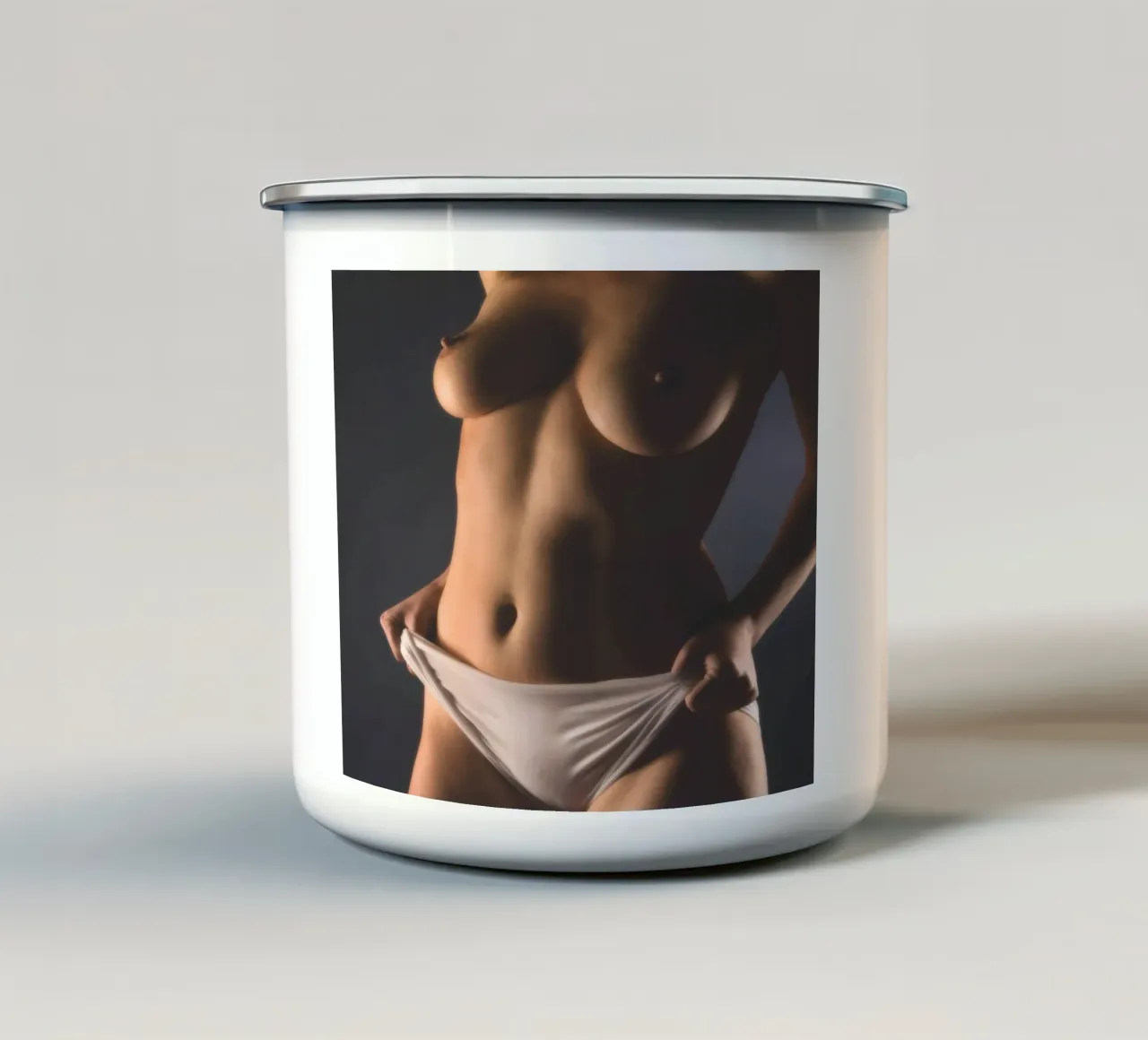 Emilia tazza in smalto da Dave Hare Photography