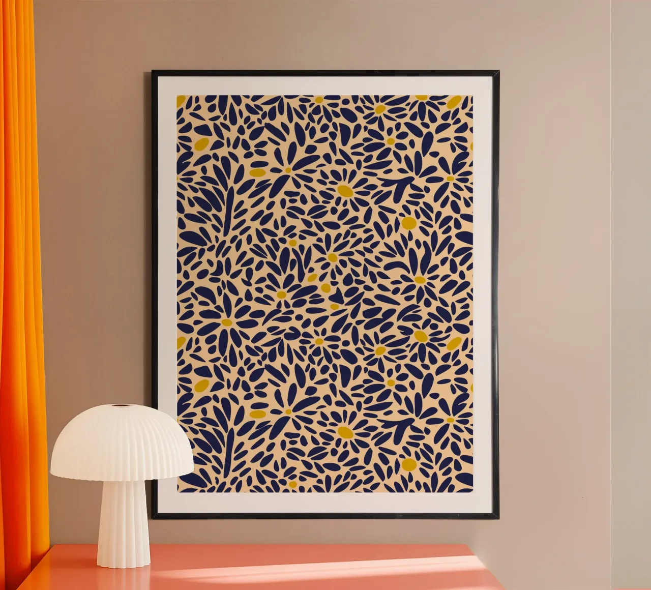 Mare di fiori - motivo astratto in blu e oro poster con telaio in legno da Spunk