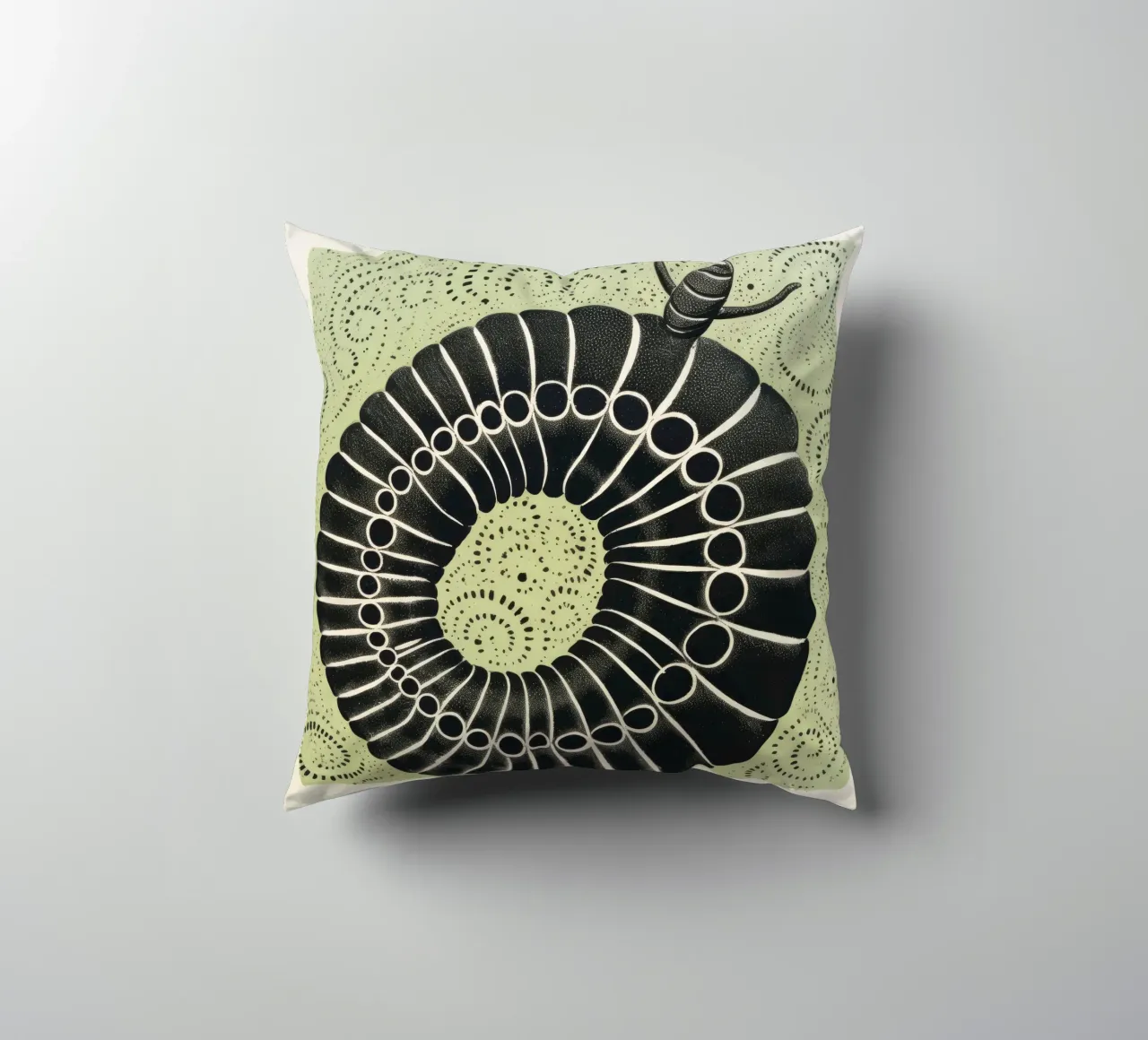 Millipede verde 2 cuscino da Minimal Animal Art