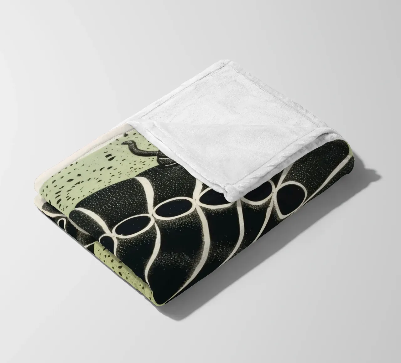 Millipede verde 2 coperta in pile da Minimal Animal Art