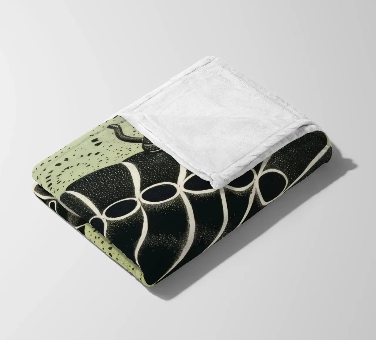 Millipede verde 2 coperta in pile da Minimal Animal Art