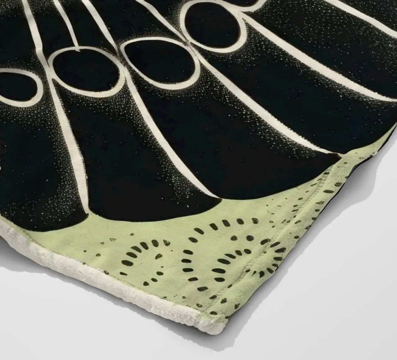 Millipede verde 2 coperta in pile da Minimal Animal Art
