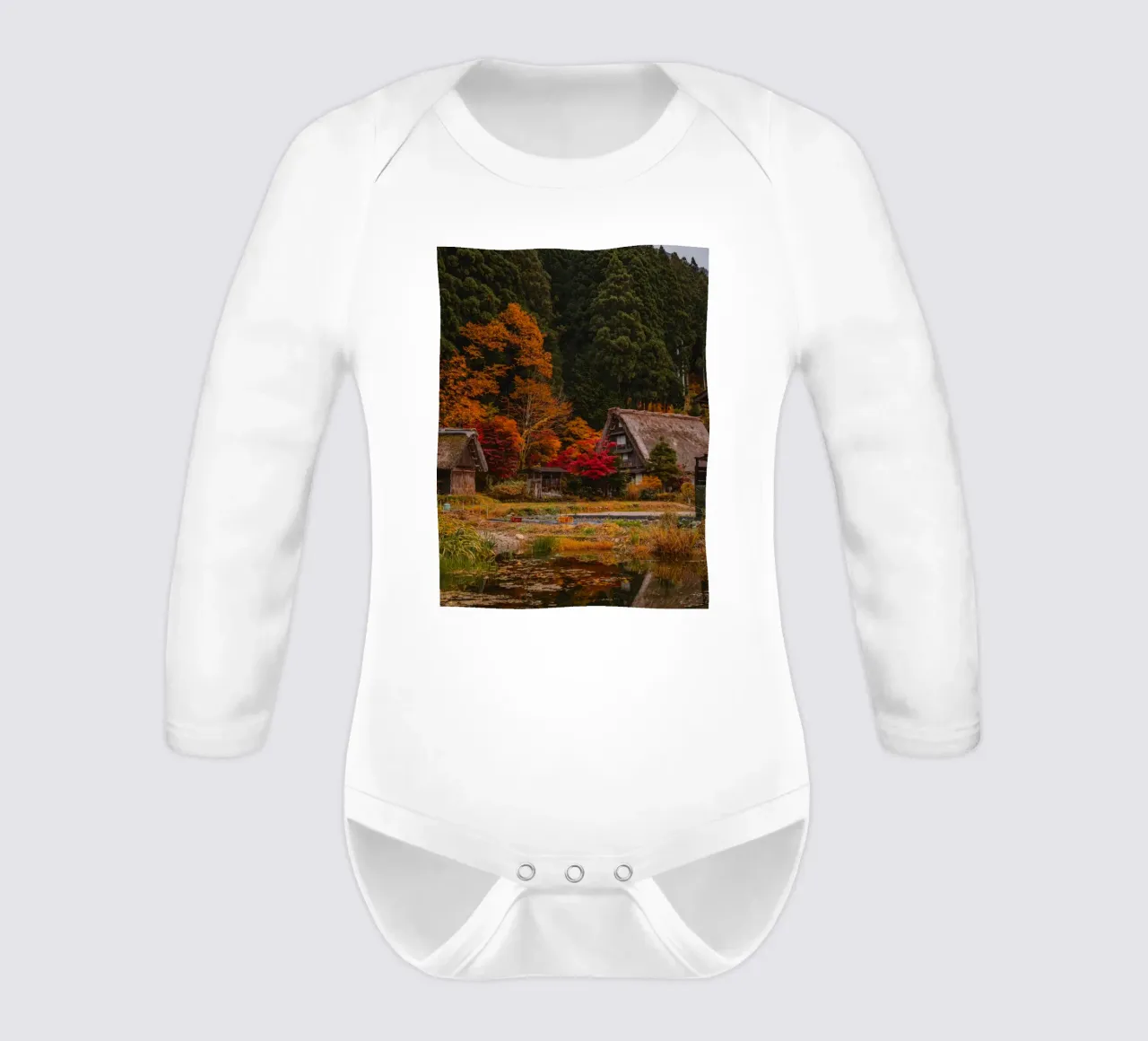 Villaggio agricolo giapponese in autunno - Shirakawa-go body neonato maniche lunghe da Marcel Bisig
