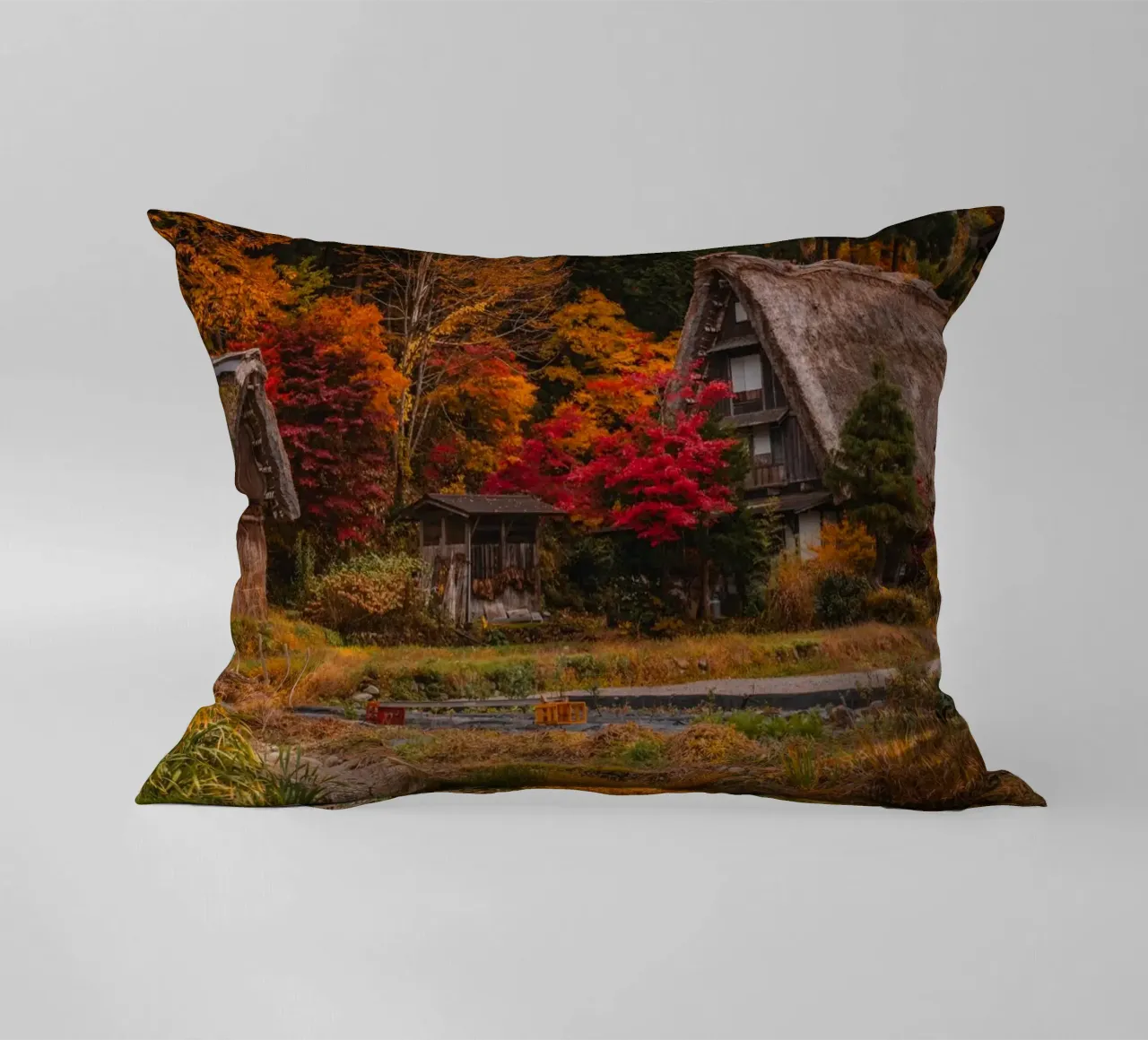 Villaggio agricolo giapponese in autunno - Shirakawa-go cuscino da Marcel Bisig