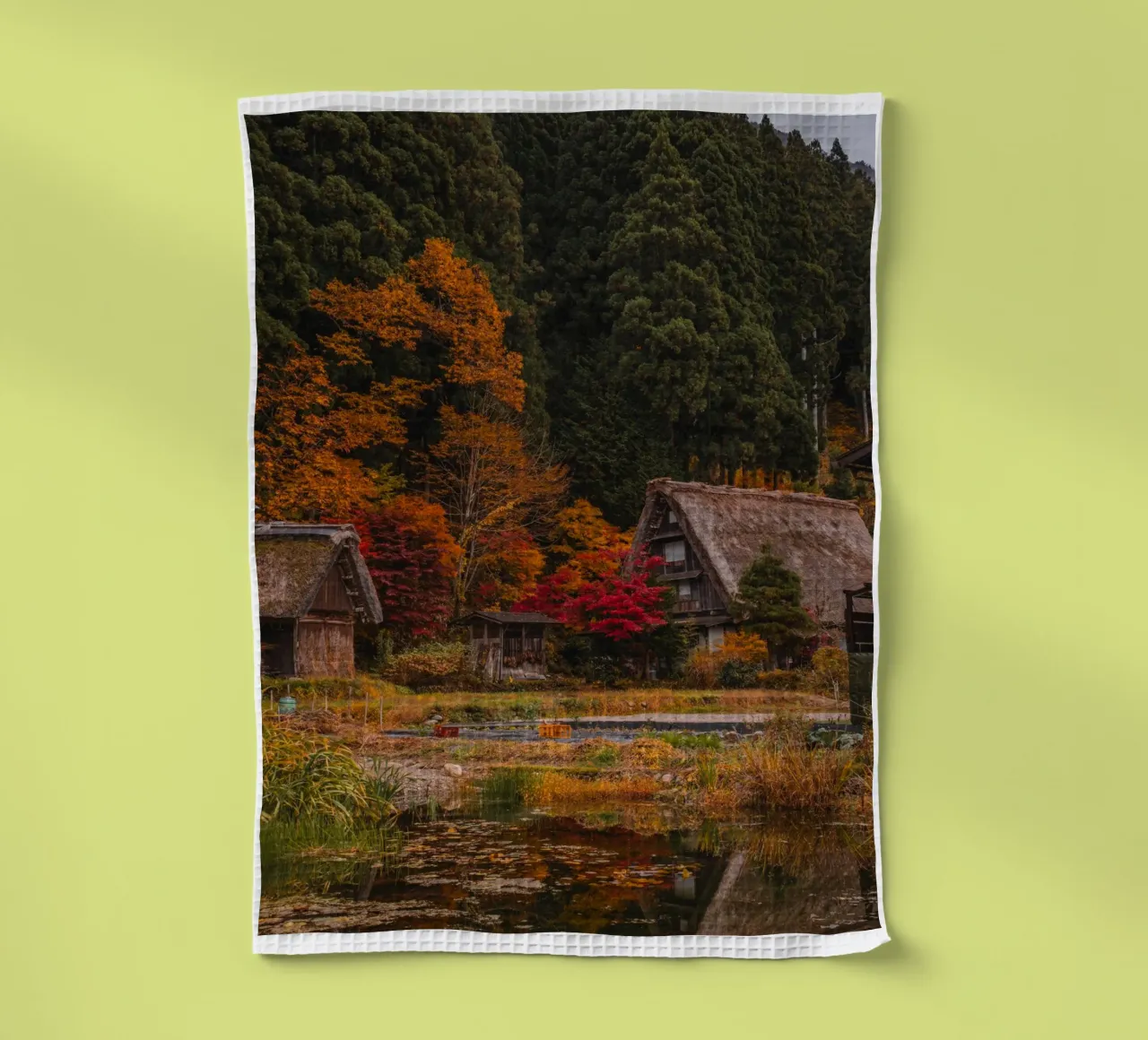 Villaggio agricolo giapponese in autunno - Shirakawa-go canovaccio da cucina da Marcel Bisig