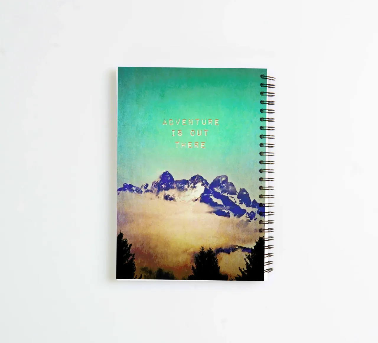 Adventure Is Out There carnet à spirale de Monika Strigel