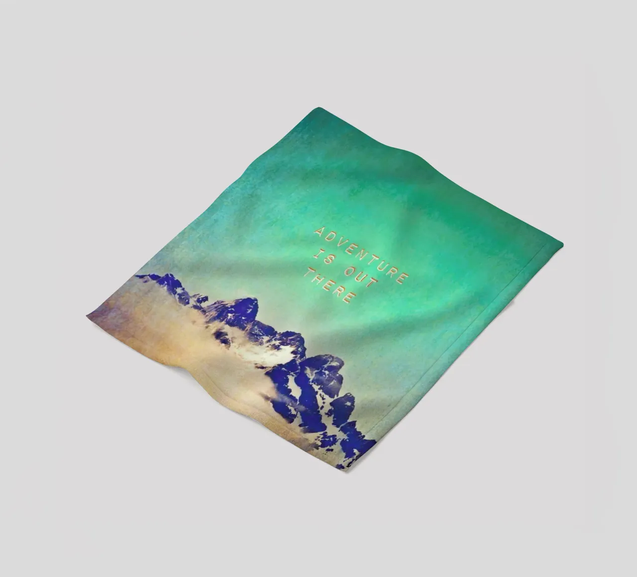 Adventure Is Out There coperta in pile da Monika Strigel
