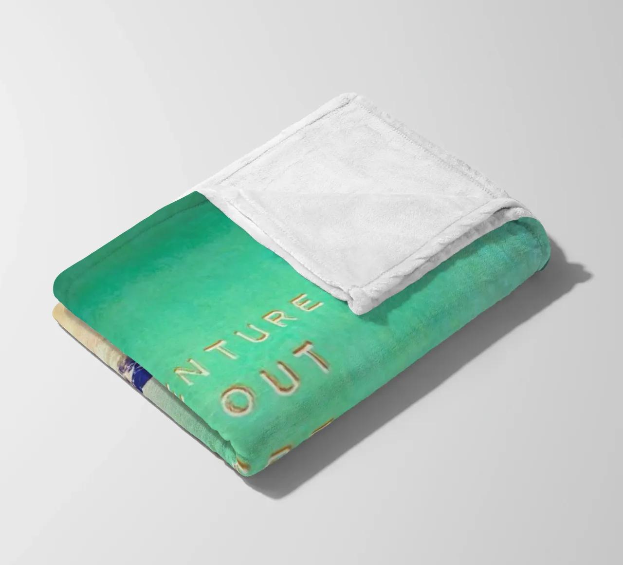 Adventure Is Out There coperta in pile da Monika Strigel