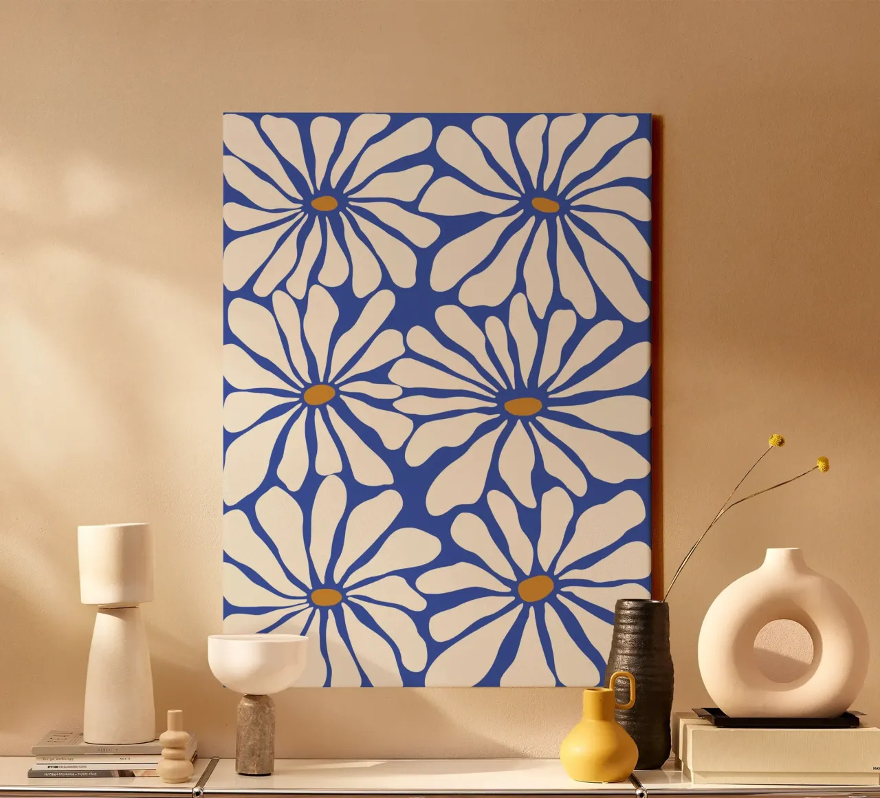 Sunny Floral Blau Leinwand mit Schattenfugenrahmen von Miho Art Studio