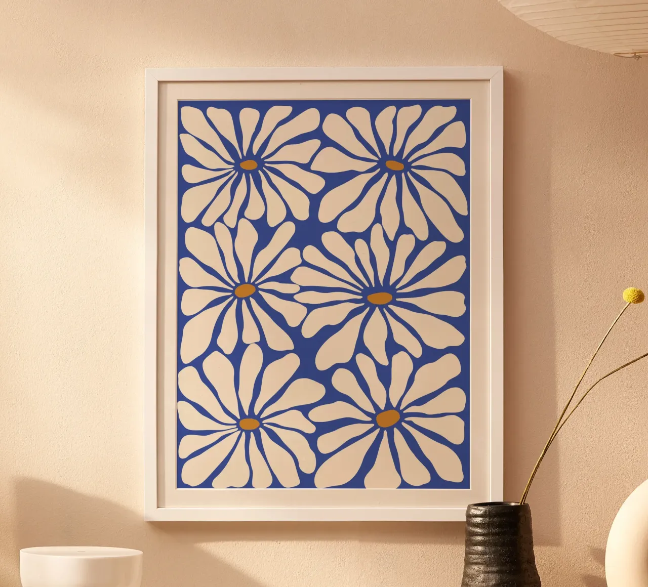 Blu floreale solare poster con telaio in alluminio da Miho Art Studio