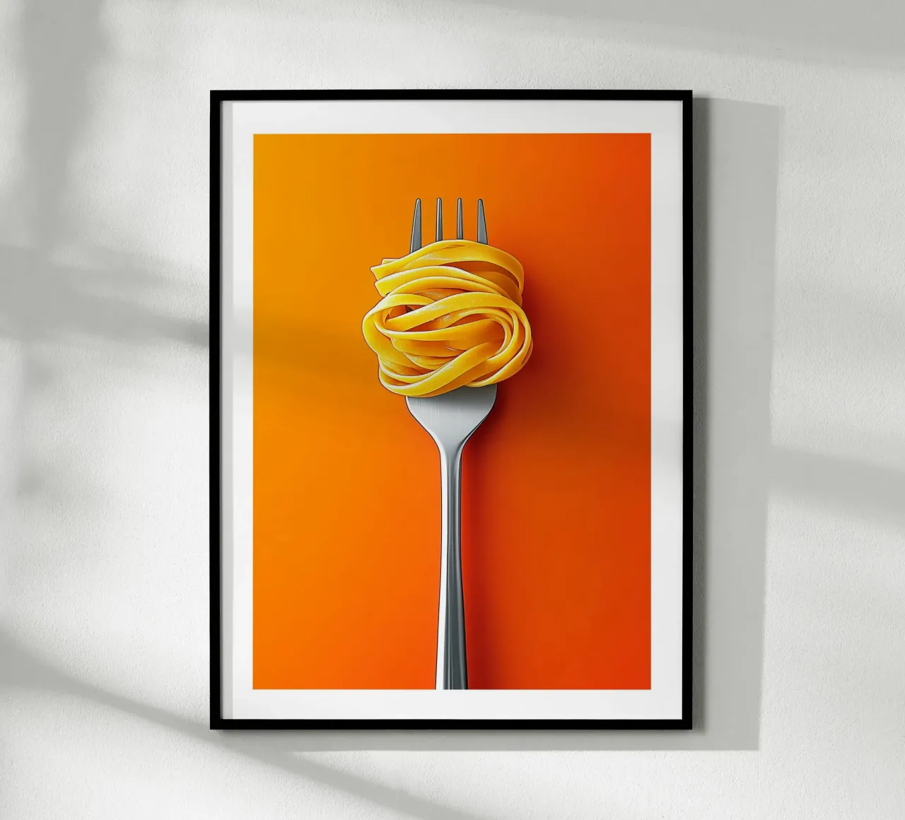 Forchetta e tagliatelle su sfondo arancione poster con telaio in plastica da Spice & Style