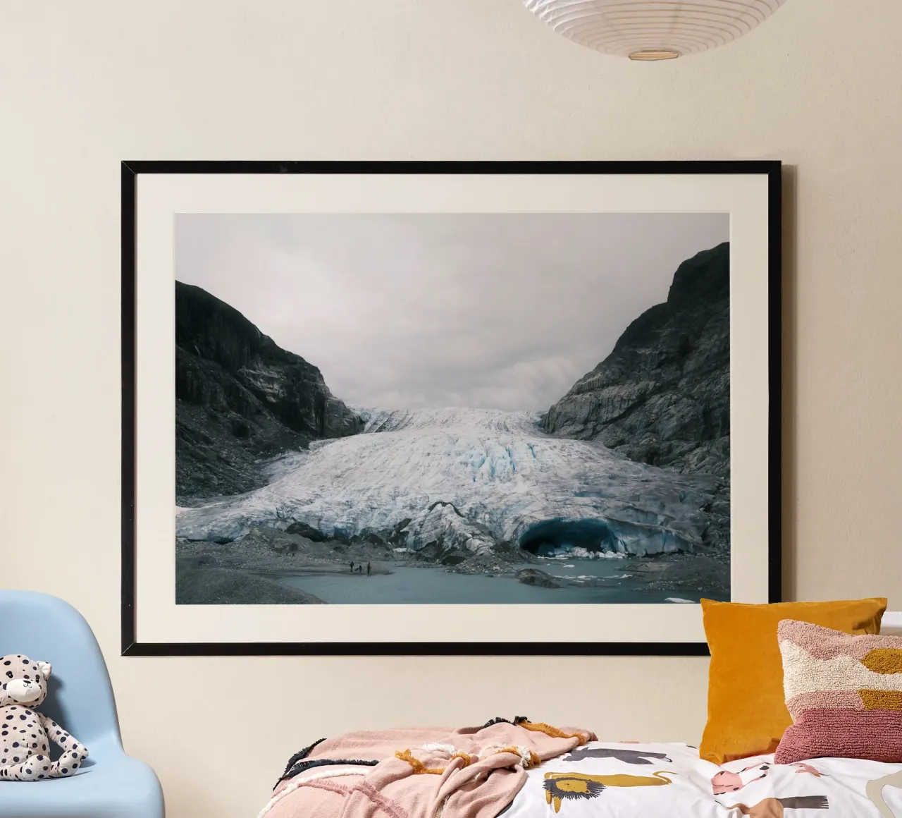 Frozen Majesty poster con telaio in legno da FujiPrints