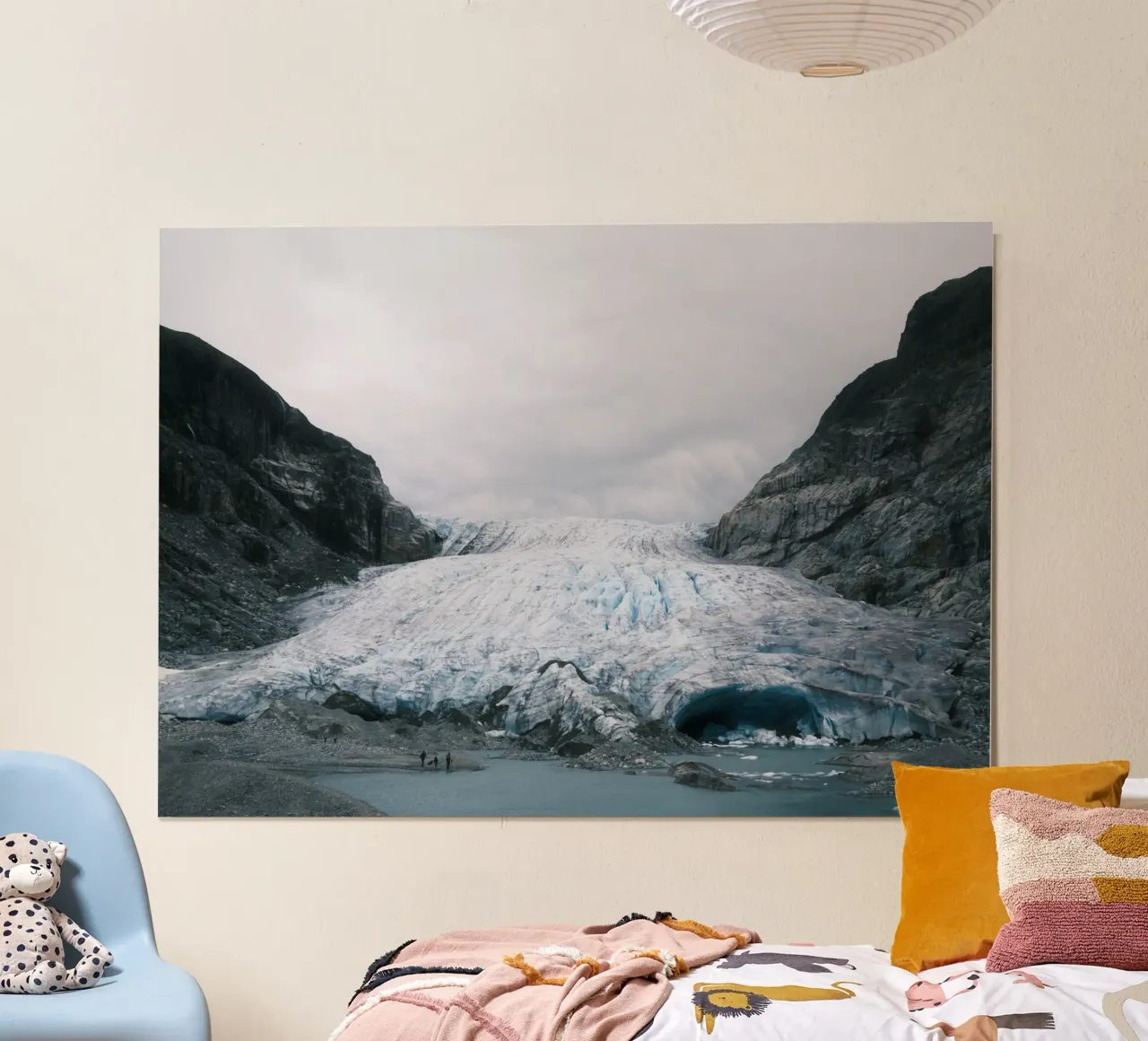 Frozen Majesty poster con telaio in legno da FujiPrints