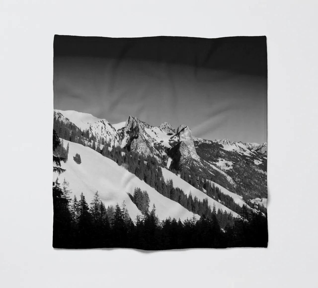 Shadow of the Peaks coperta in pile da FujiSwiss