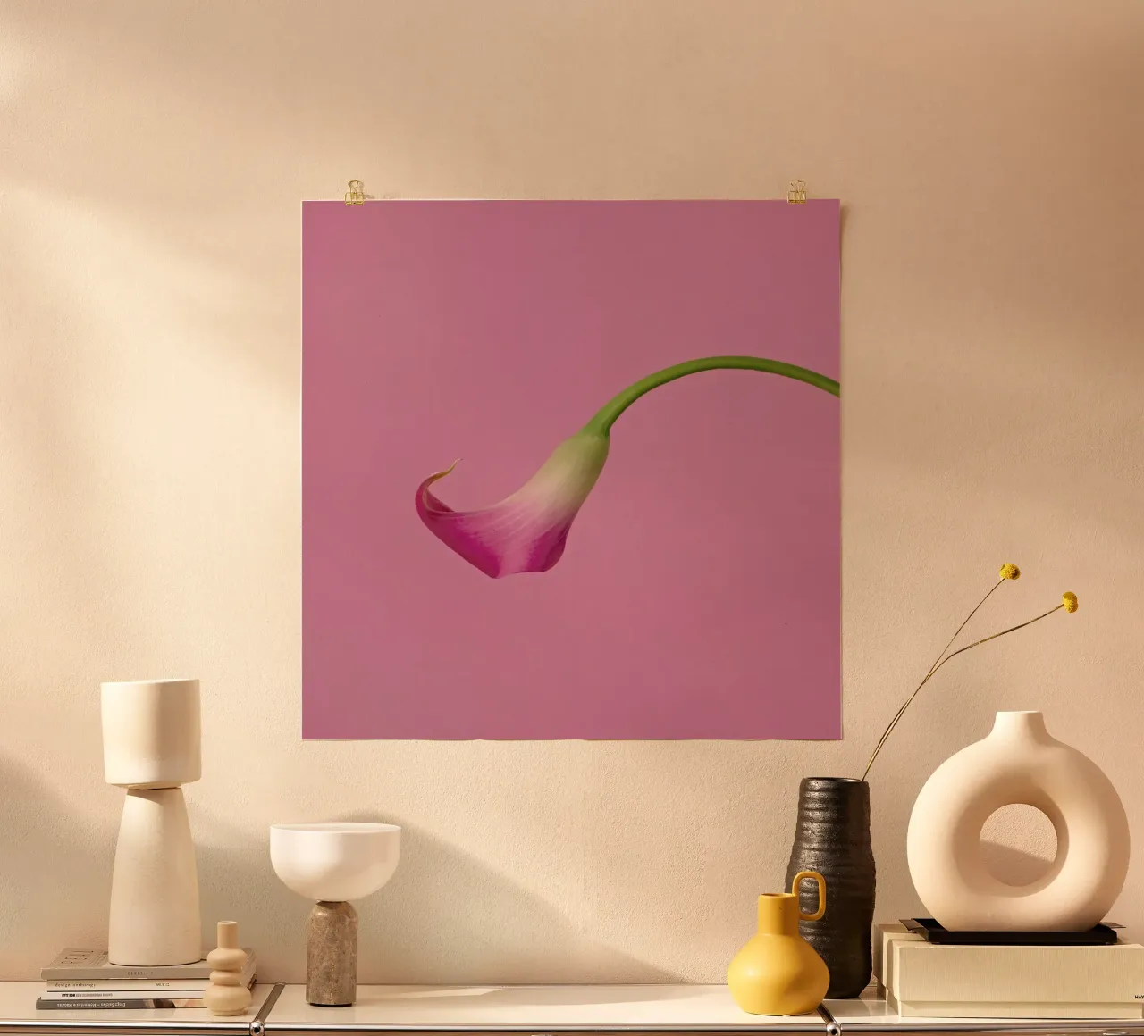 Pink poster con telaio in plastica da Juj Winn